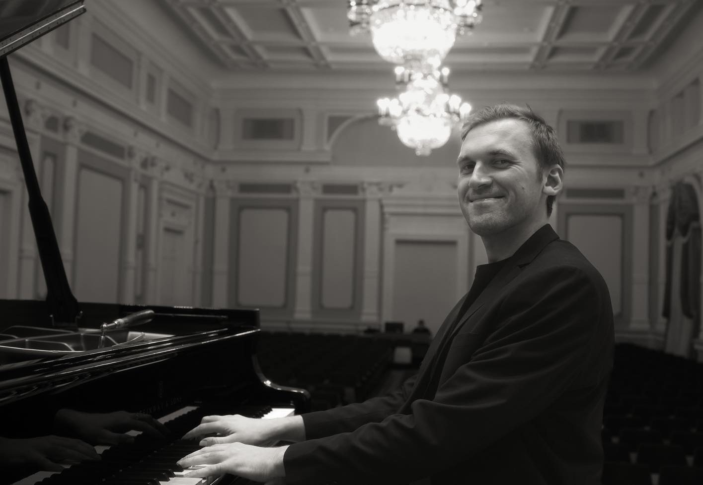 

Билеты на Искусство фортепианной сонаты (Филармония)