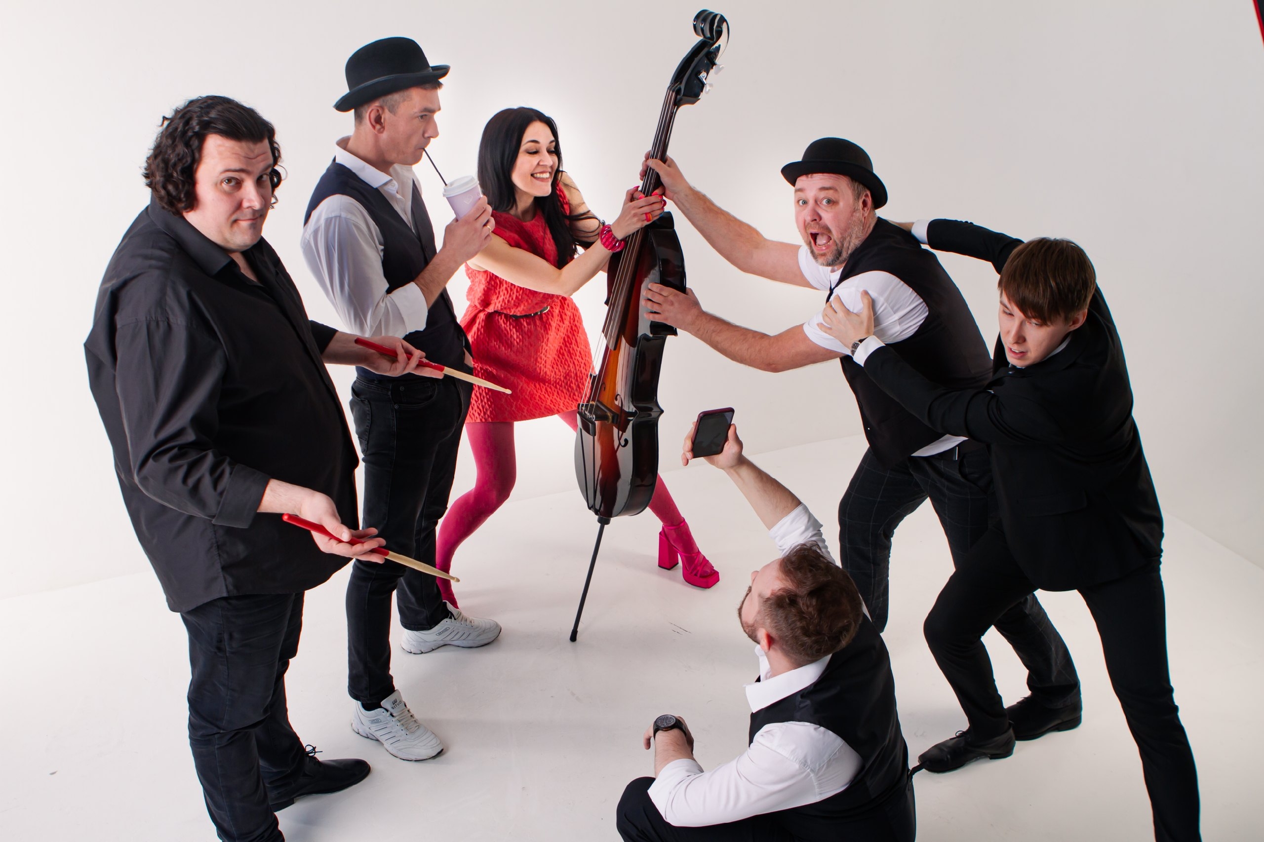 

Билеты на Элли Блэк (Бродячая собака)