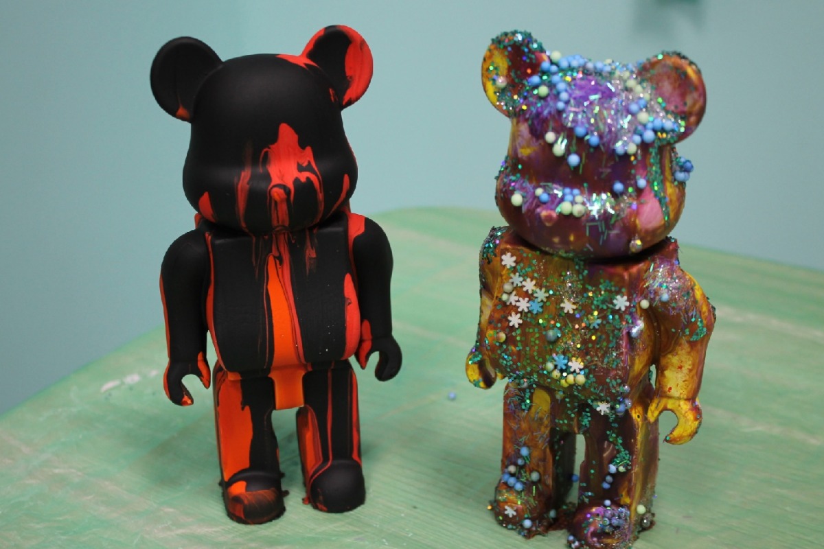 

Билеты на WOW мастер-класс: заливка мишки Bearbrick (из гипса) красками в технике FluidArt (Art & SandLand)