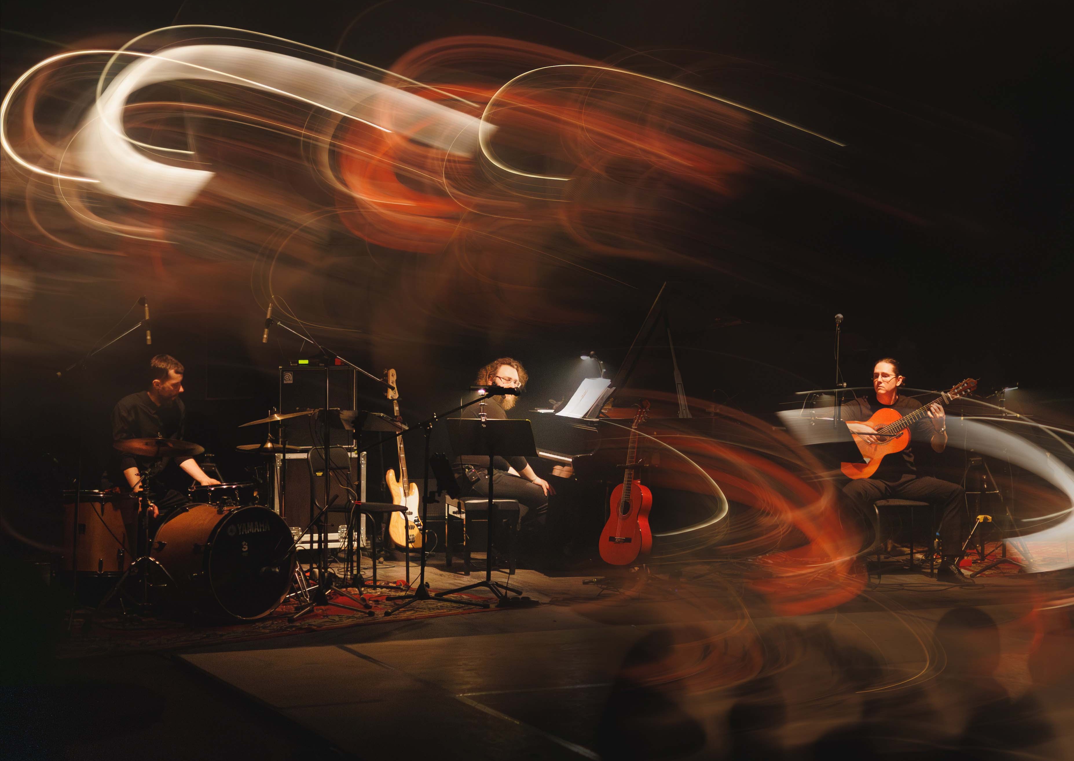 

Билеты на Алексей Стародубцев и Flamencura Project Trio (Невесомость)
