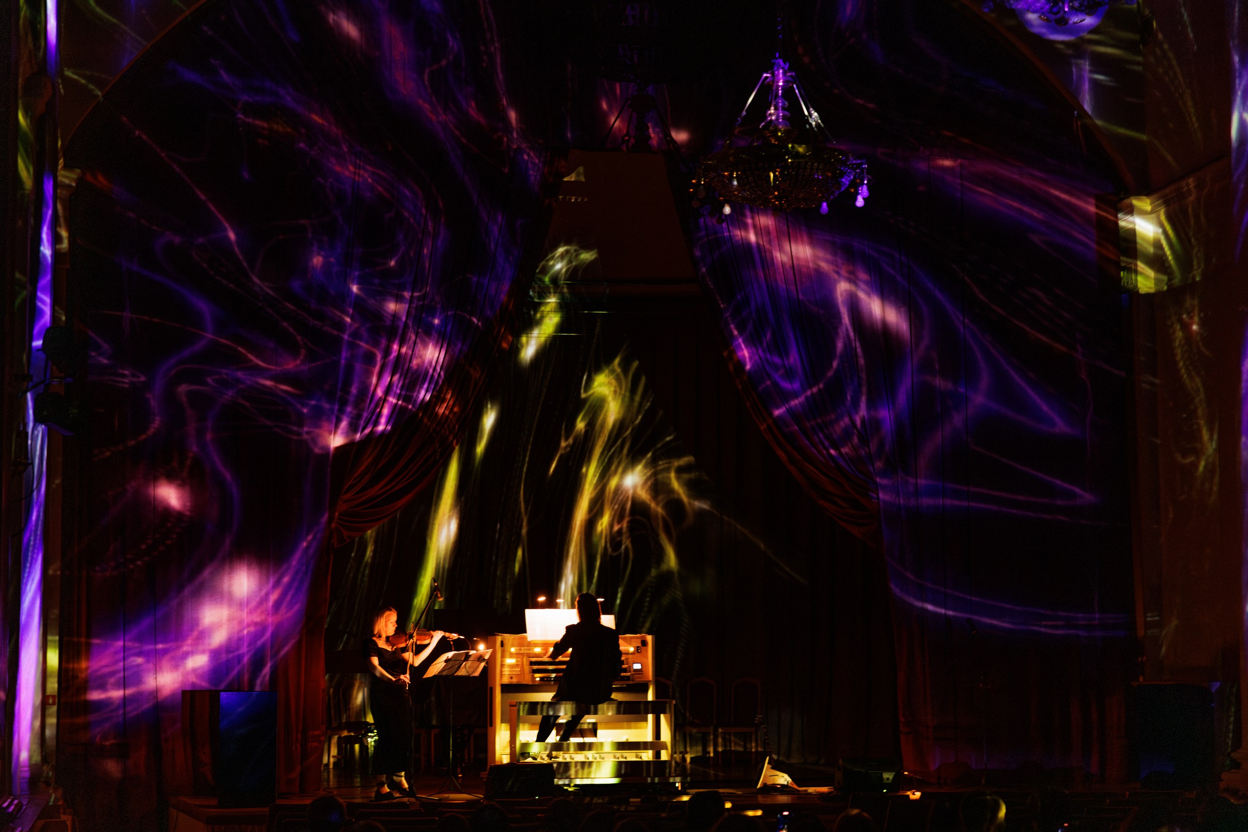 

Билеты на Иммерсивный концерт: мировые рок-хиты (Российская национальная библиотека на Фонтанке)