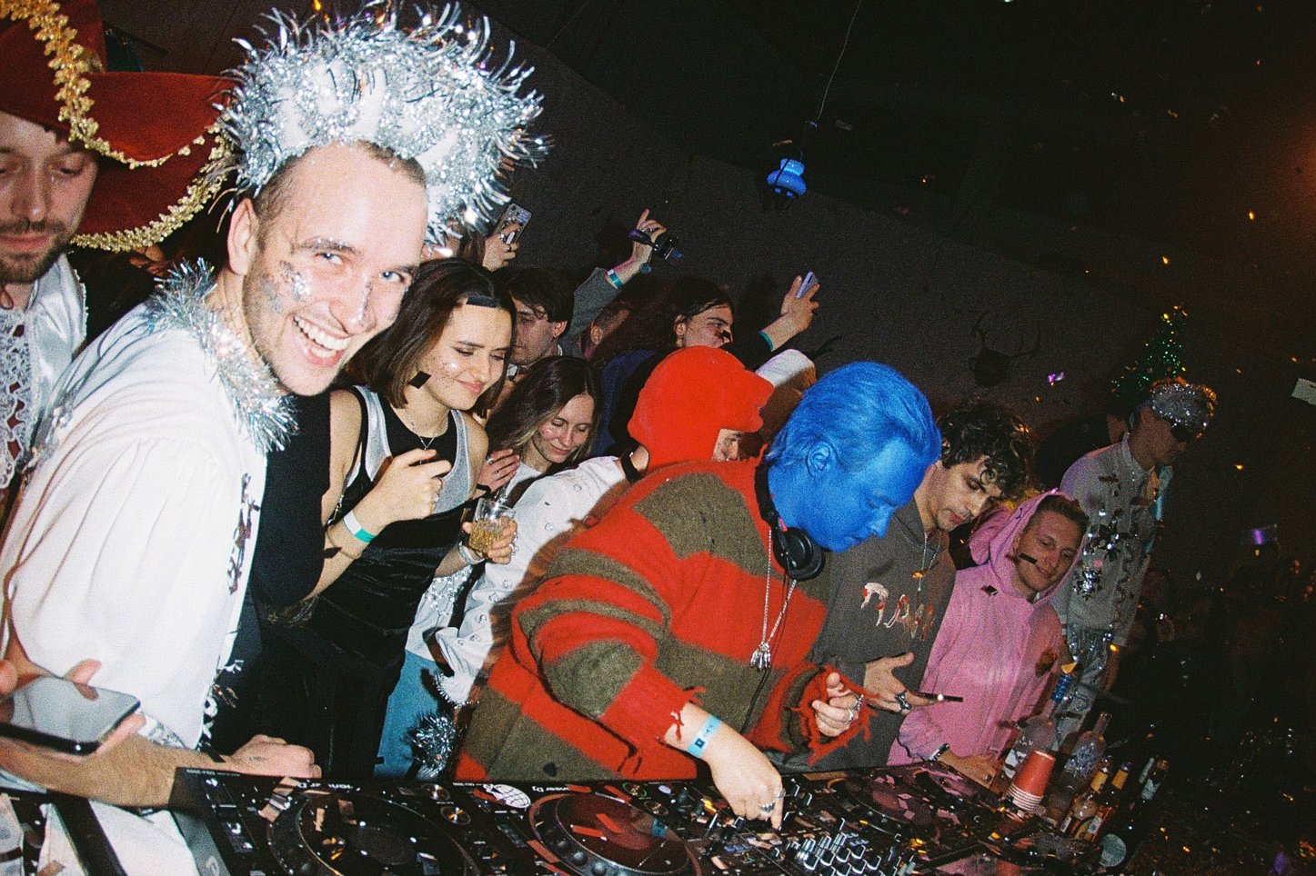 

Билеты на Новогоднее застволье (Dex)