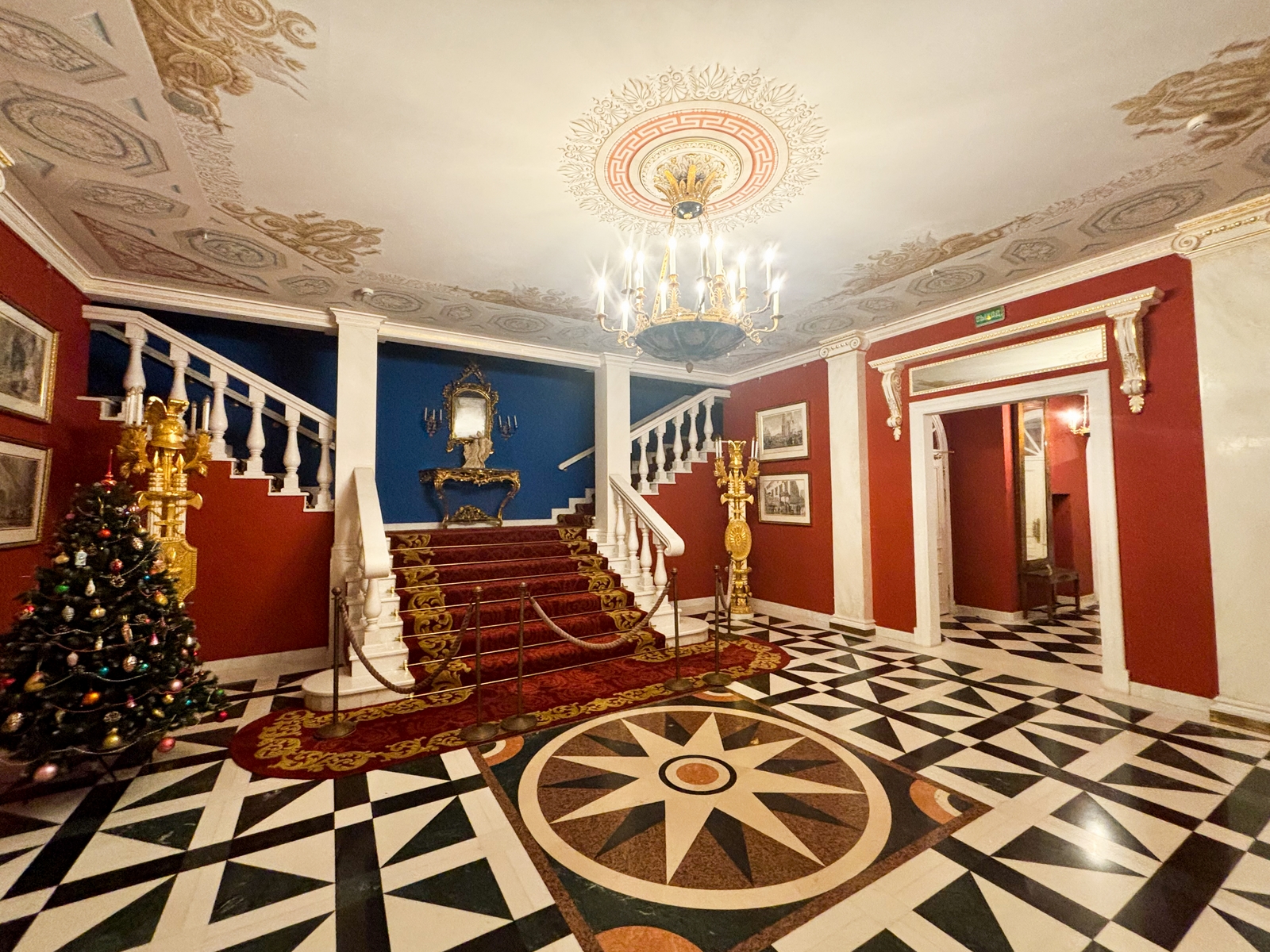 

Билеты на Концерт при свечах. Мелодии новогодней ночи: от Петербурга до Венских залов (Музей сословий России)