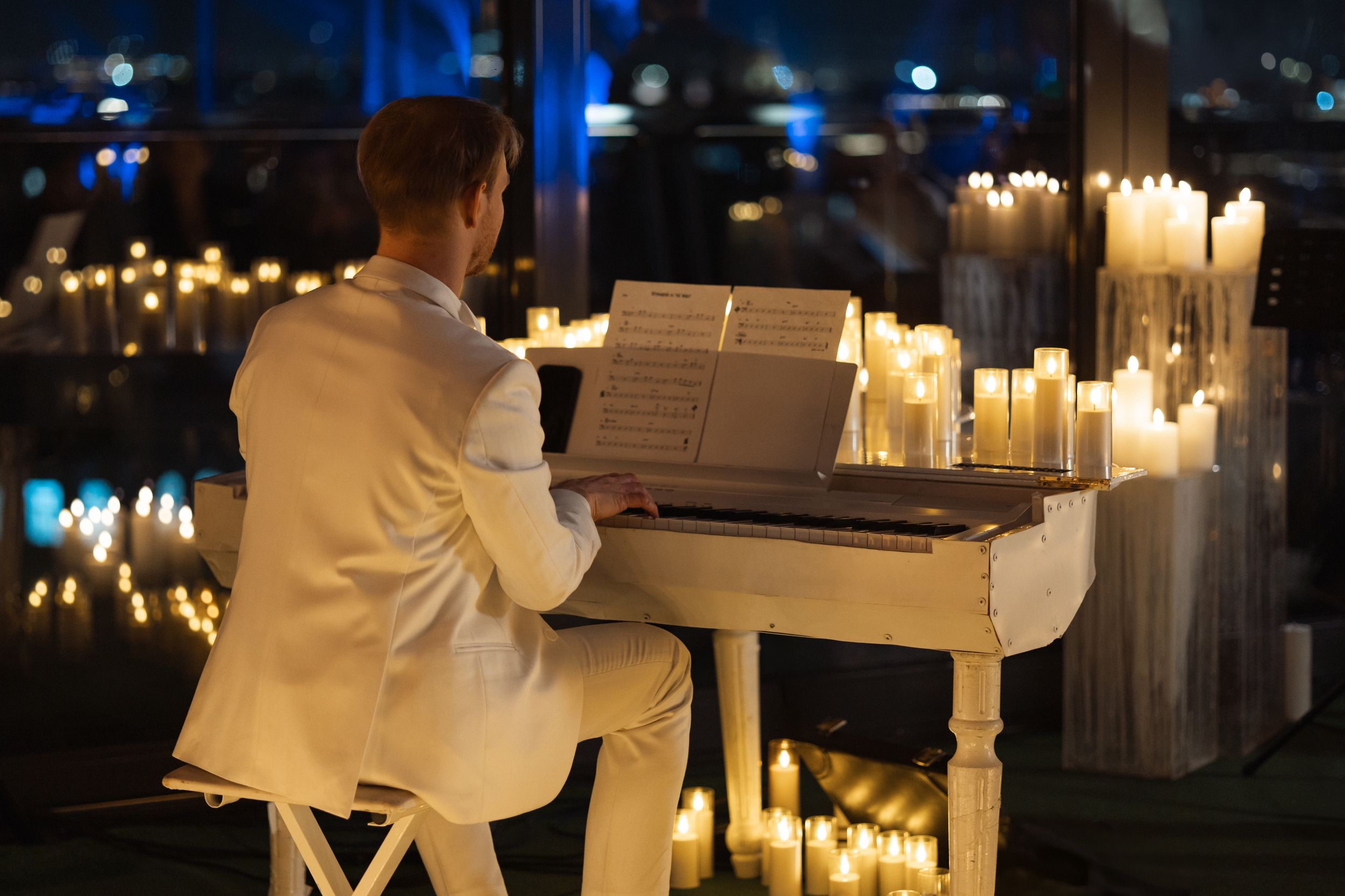 

Билеты на Магия свечей. Романтическая неоклассика при свечах (Амбассадор)