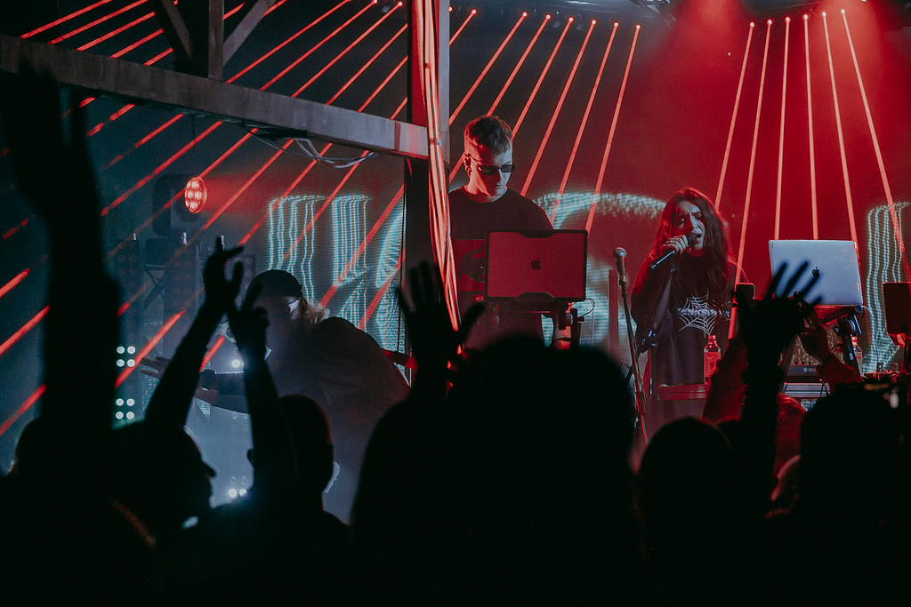 

Билеты на U108 Live: Deep Softness. Мягкая глубина (16 Тонн)