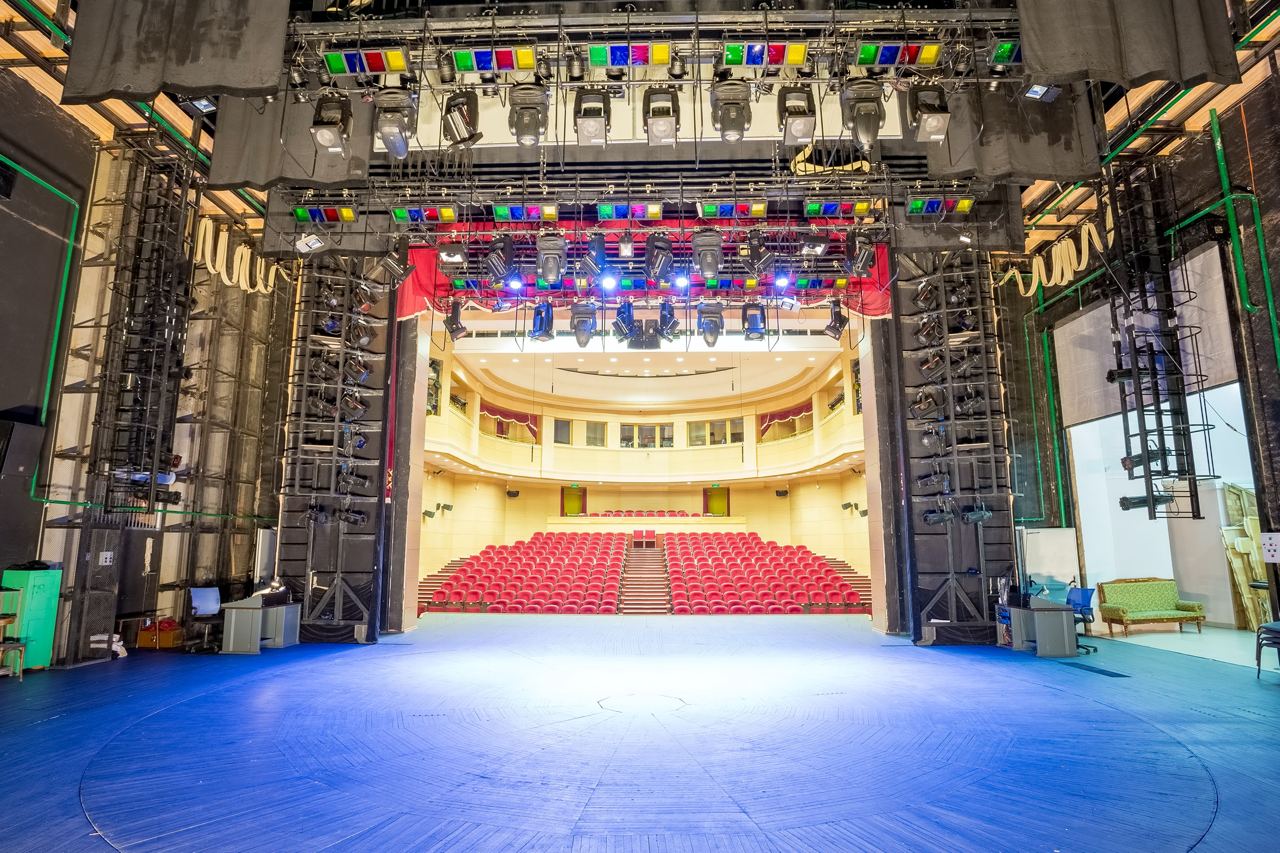 

Билеты на Репка. Сказка о роде в огороде (Коми-Пермяцкий драматический театр им. Горького)