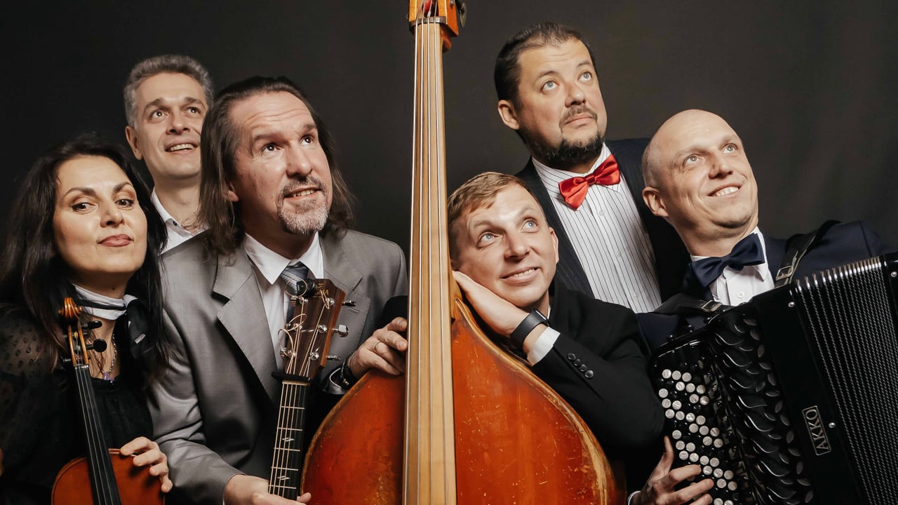 

Билеты на ВайсbeeR бэнд (Эссе)