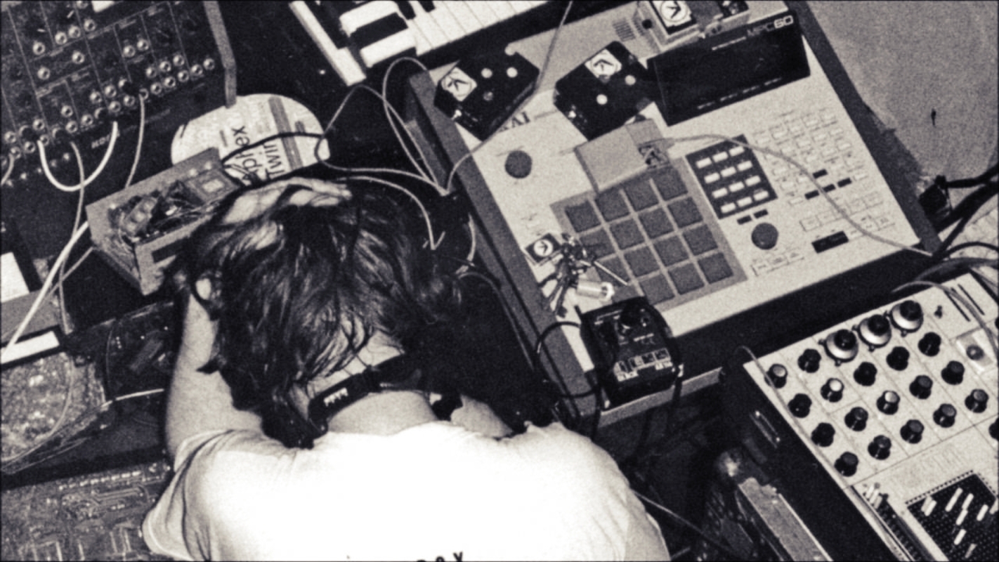 

Билеты на Леонид Кравченко. IDM — умная танцевальная музыка (Новая сцена Александринского театра)