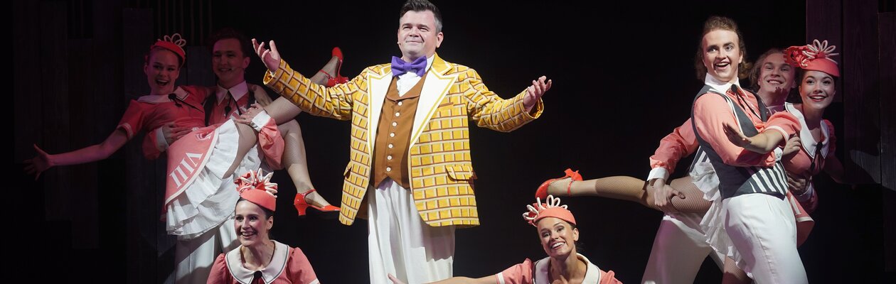 Салют, конферансье!