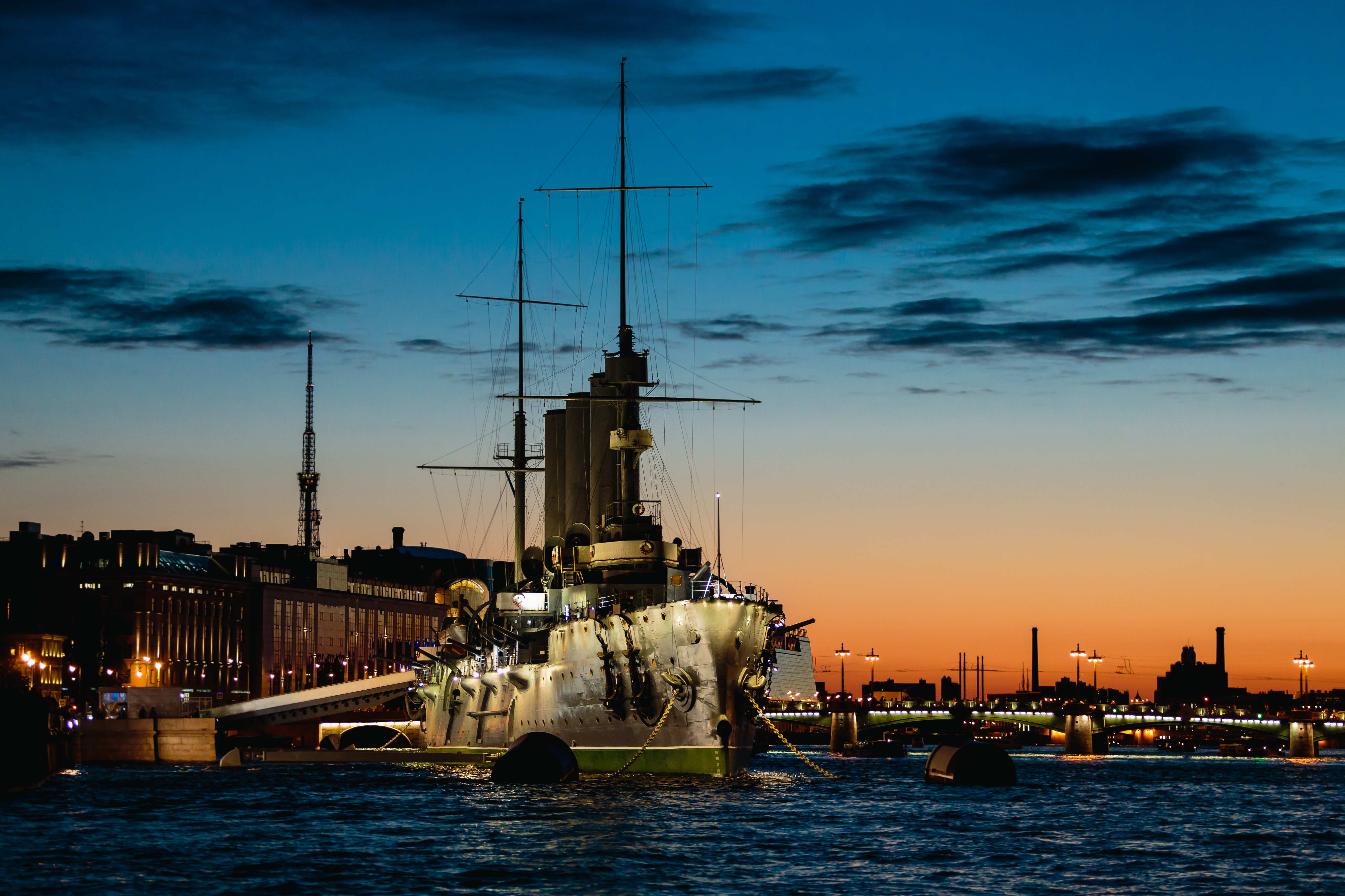

Билеты на Северные острова, каналы и развод мостов (Причал «Медный всадник»)