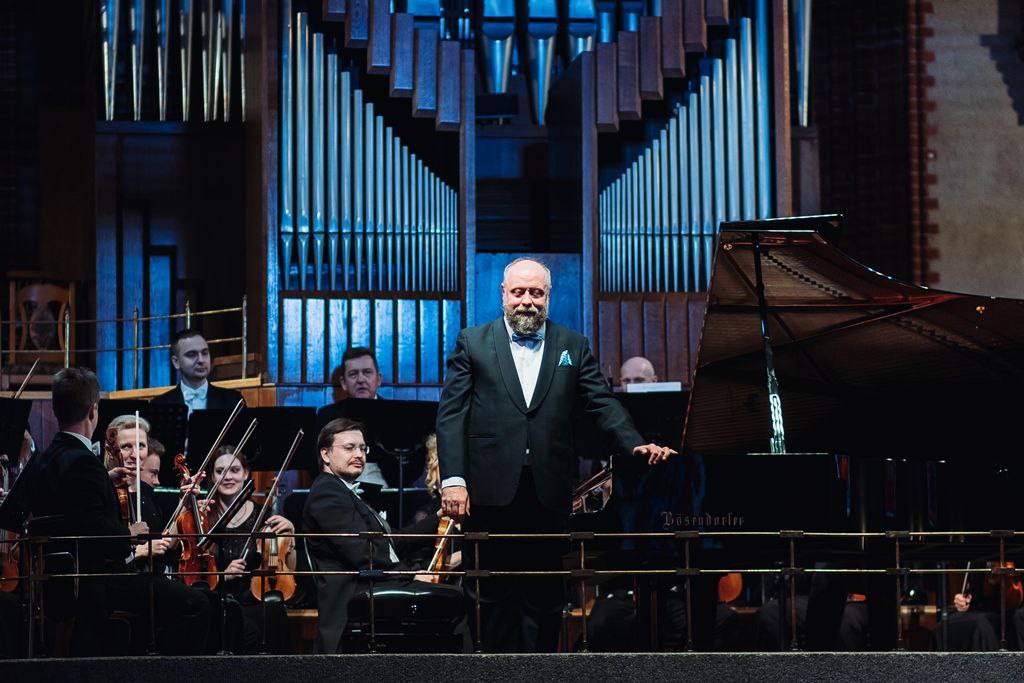 

Билеты на Новый год в хорошей компании (Филармония им. Светланова)