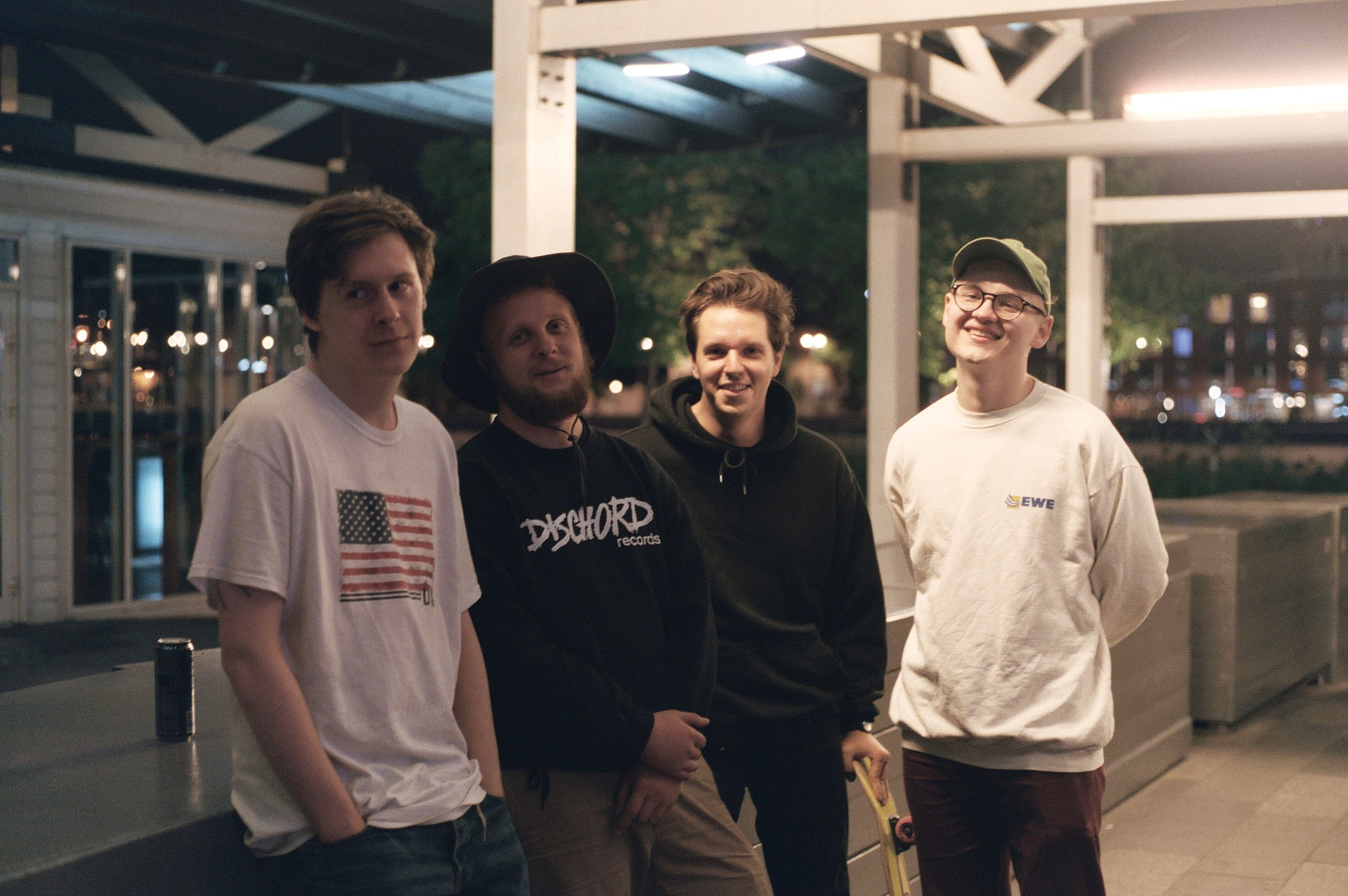 

Билеты на Dew, Aesthetics Across The Color Line, Goodnight Kisses (Сердце)