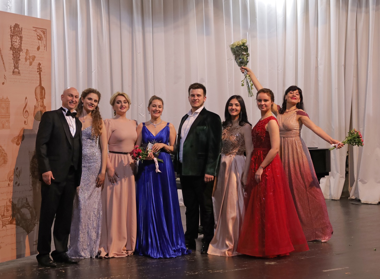 

Билеты на Сказочная опера. Сказка ложь, да в ней намёк (Филармония)