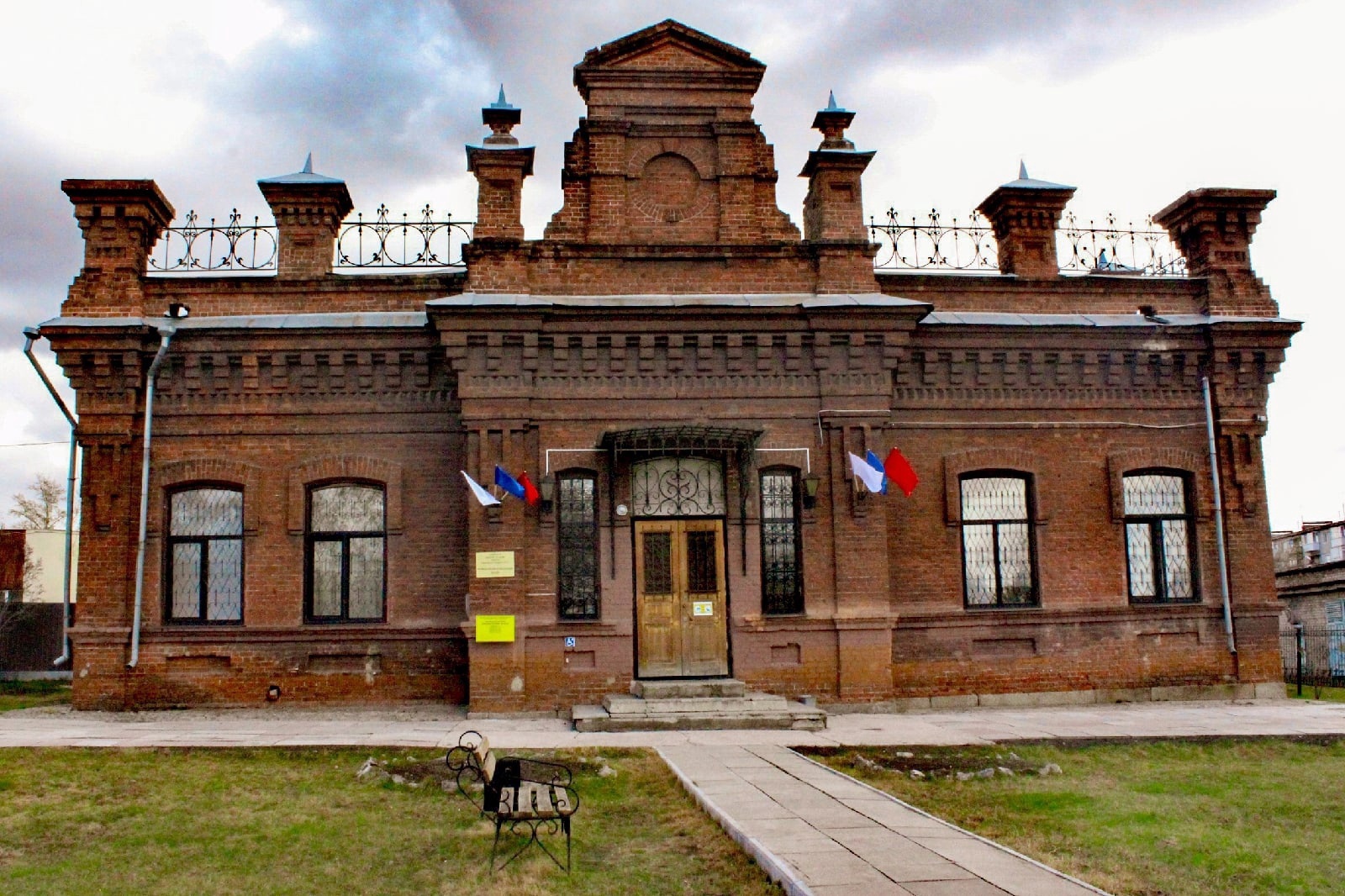

Билеты на Край Демидовский (Уральский центр народного искусства им. Родыгина)