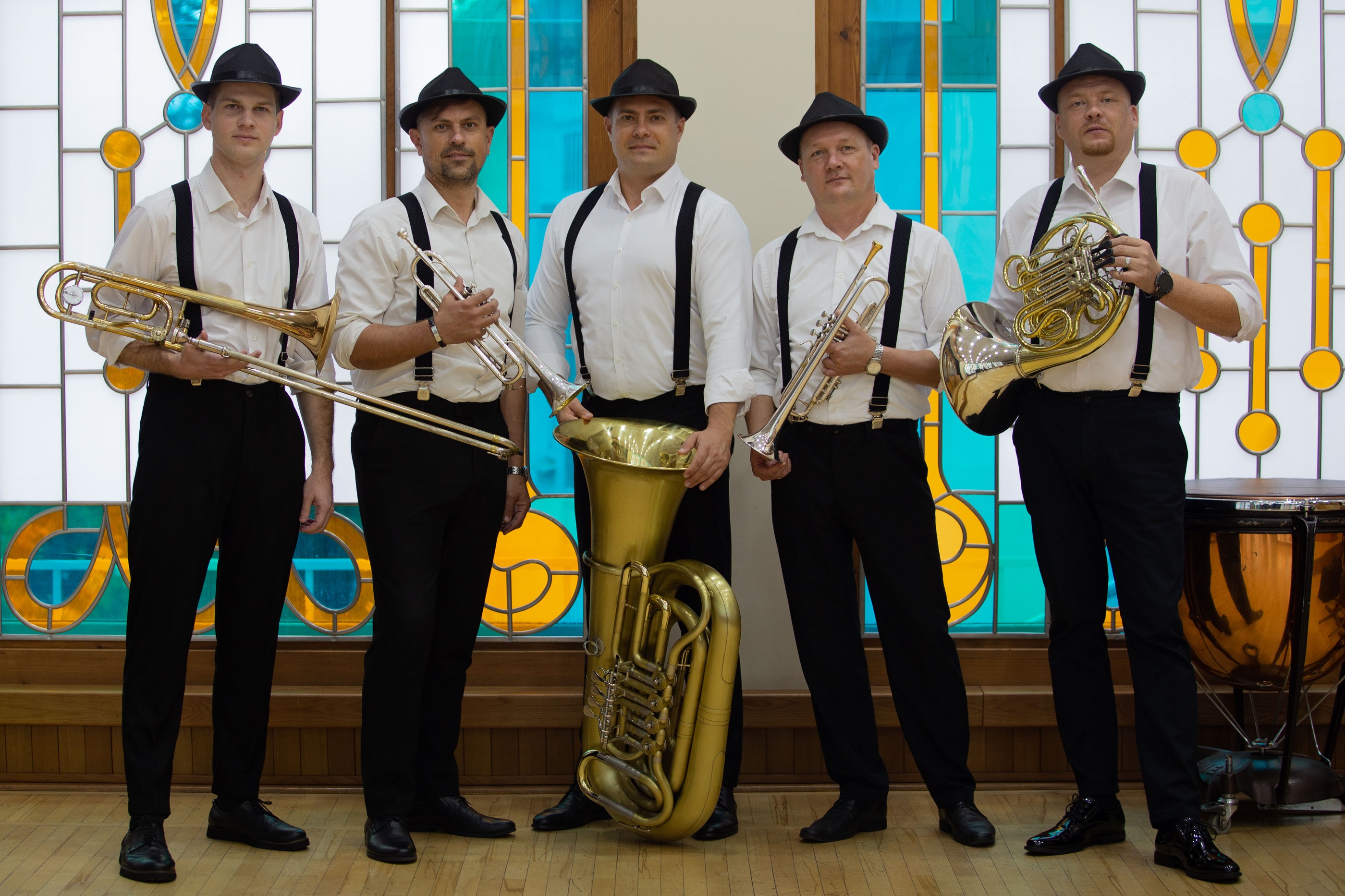 

Билеты на Вокруг света с брасс-квинтетом (Муниципальный концертный зал)