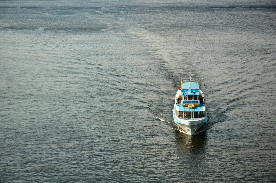 Великий Новгород — Взвад. Носовой салон