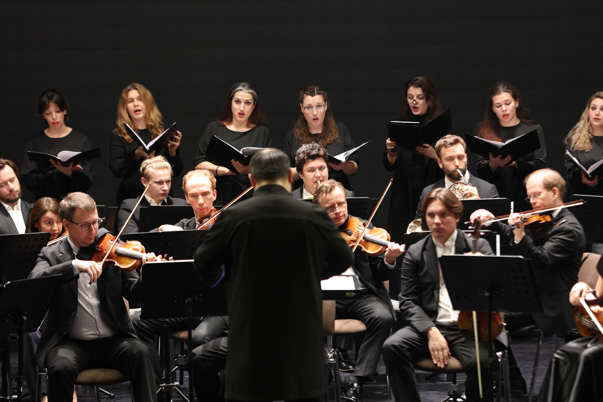 Афиша: Виртуозы Москвы в Владивостоке 21 мая 2026