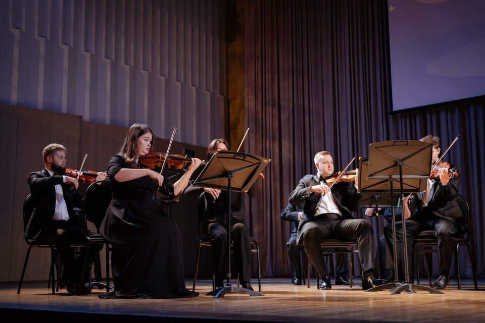 Солисты и артисты Красноярского академического симфонического оркестра. В гостях у народов мира