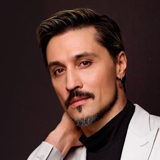 Ересек көршісі мені секс видеосымен азғырды.