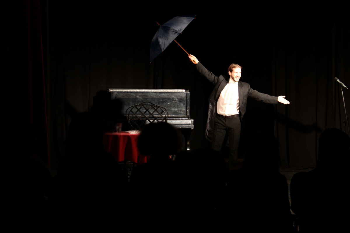 

Билеты на Аккомпаниатор (Дом Шрёдера)