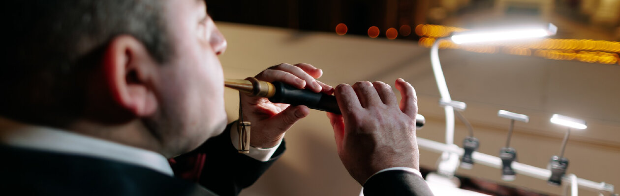 Дудук в сиянии свечей