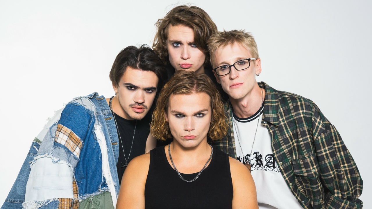 

Билеты на Колоницкий, Снимки, Twins Kovl и Веснушка (16 Тонн Арбат)