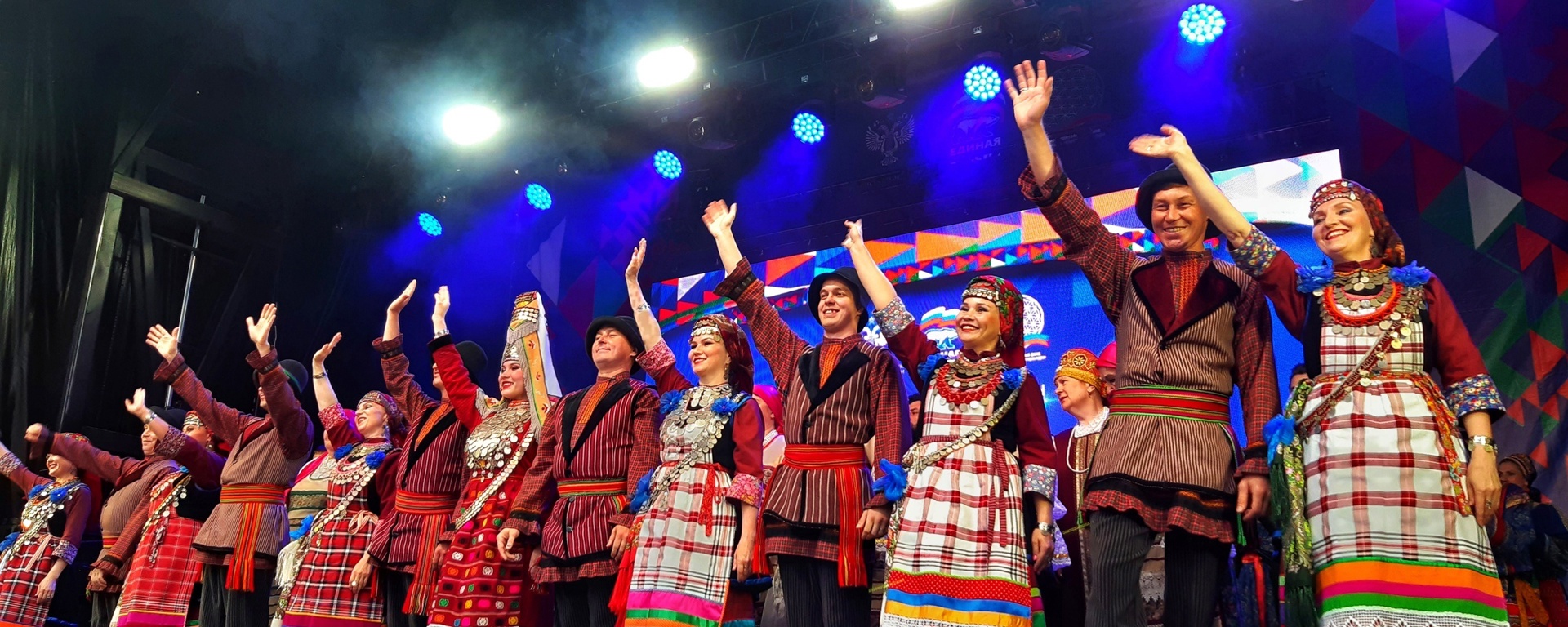 

Билеты на Театр песни и танца «Айкай» (ДК «Аксион»)