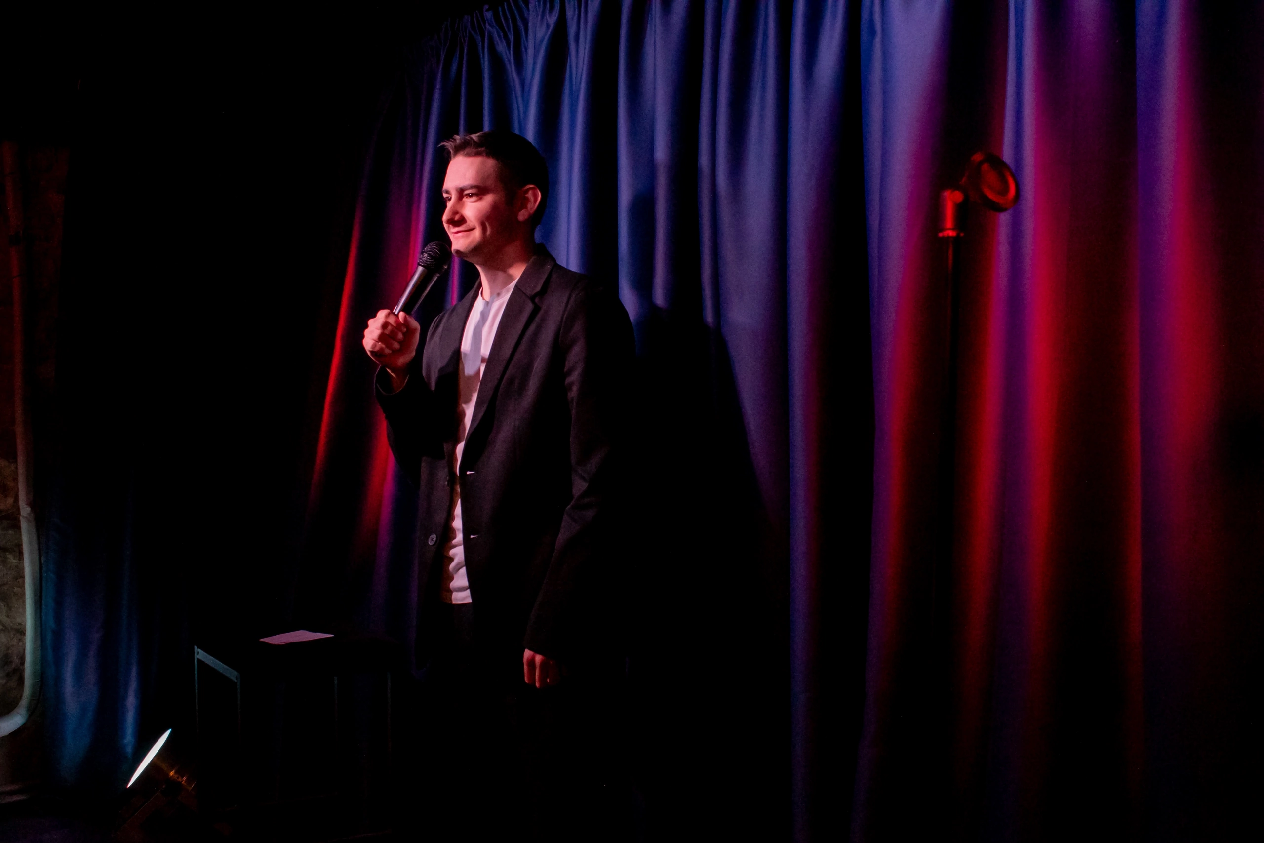 

Билеты на Stand-up. Вечер альтернативной комедии (Flash Bar)
