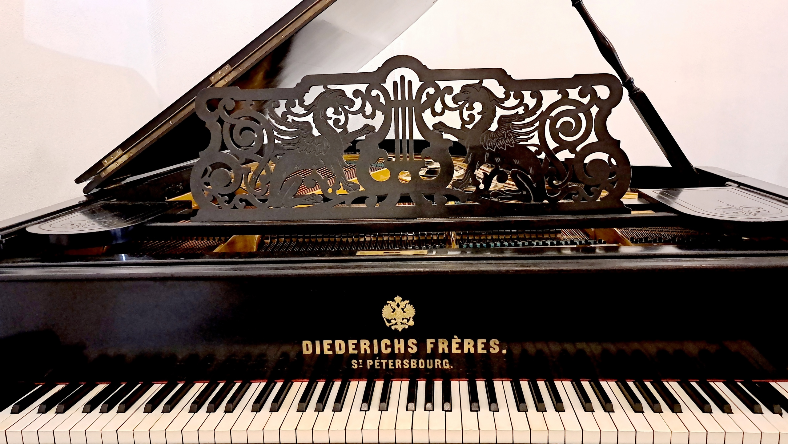 

Билеты на Мировые кинохиты на рояле (Музей ностальгии)