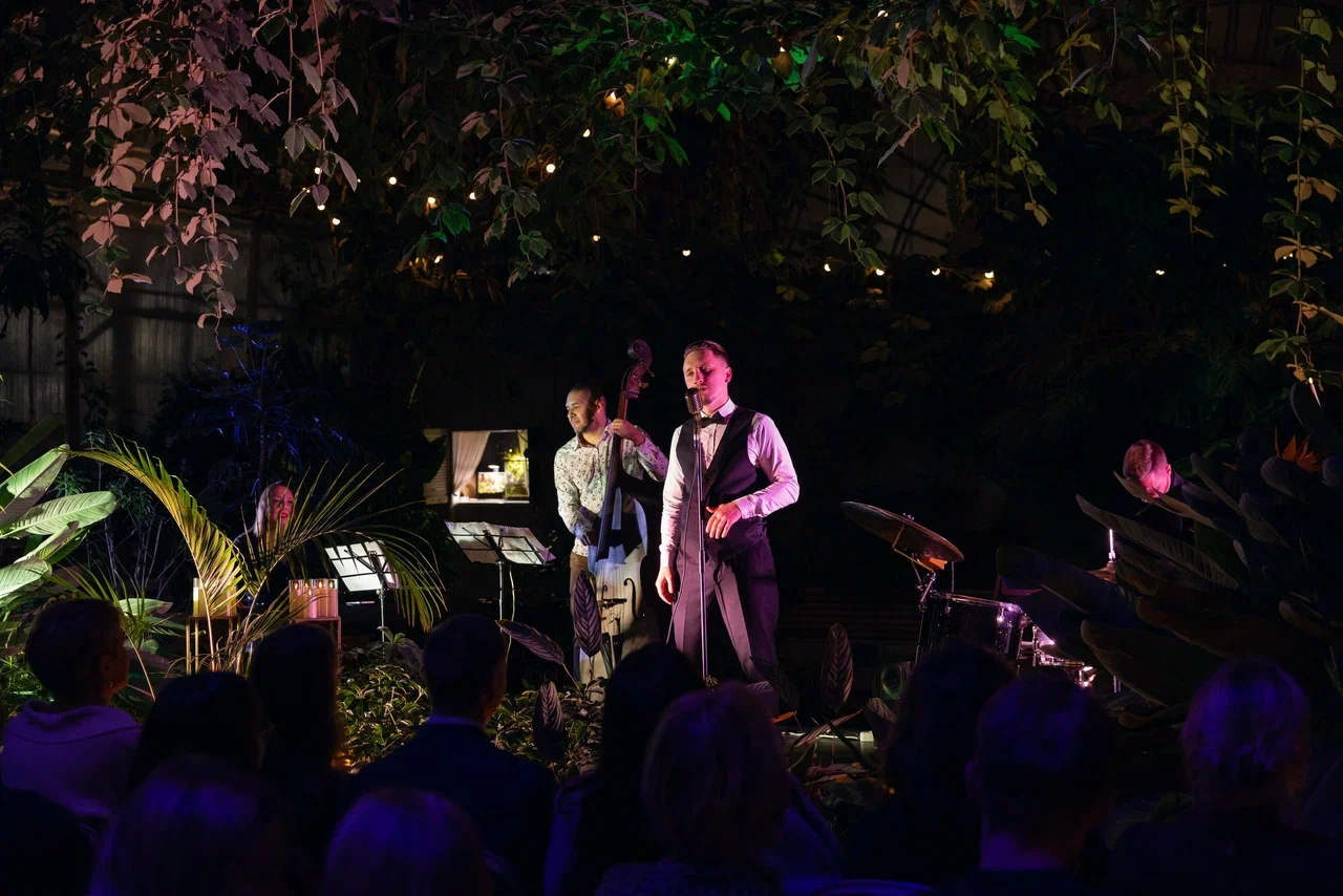 

Билеты на Магия свечей. Романтический джаз в оранжерее: Фрэнк Синатра (Оранжерея Таврического сада)