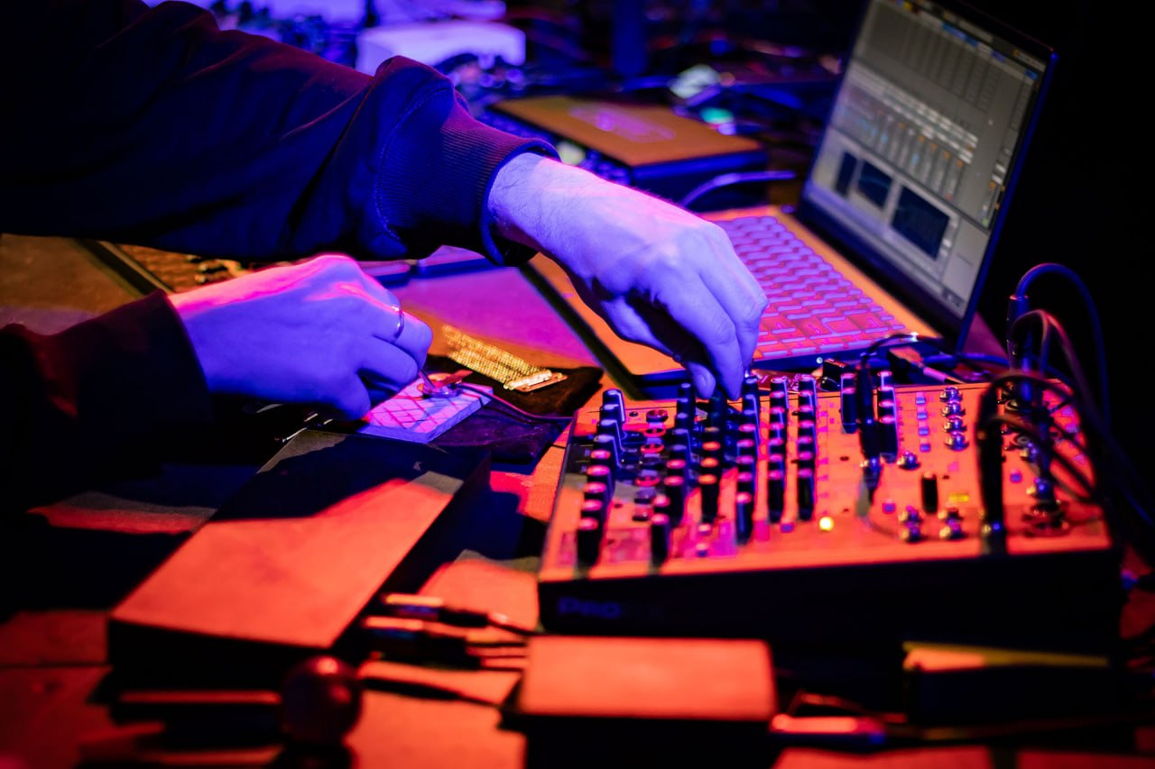 

Билеты на Звуковой театр. Всемирное координированное время (Новая сцена Александринского театра)