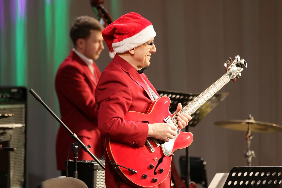 

Билеты на Оркестр им. Назаретова. Новогодний джаз (Филармония)