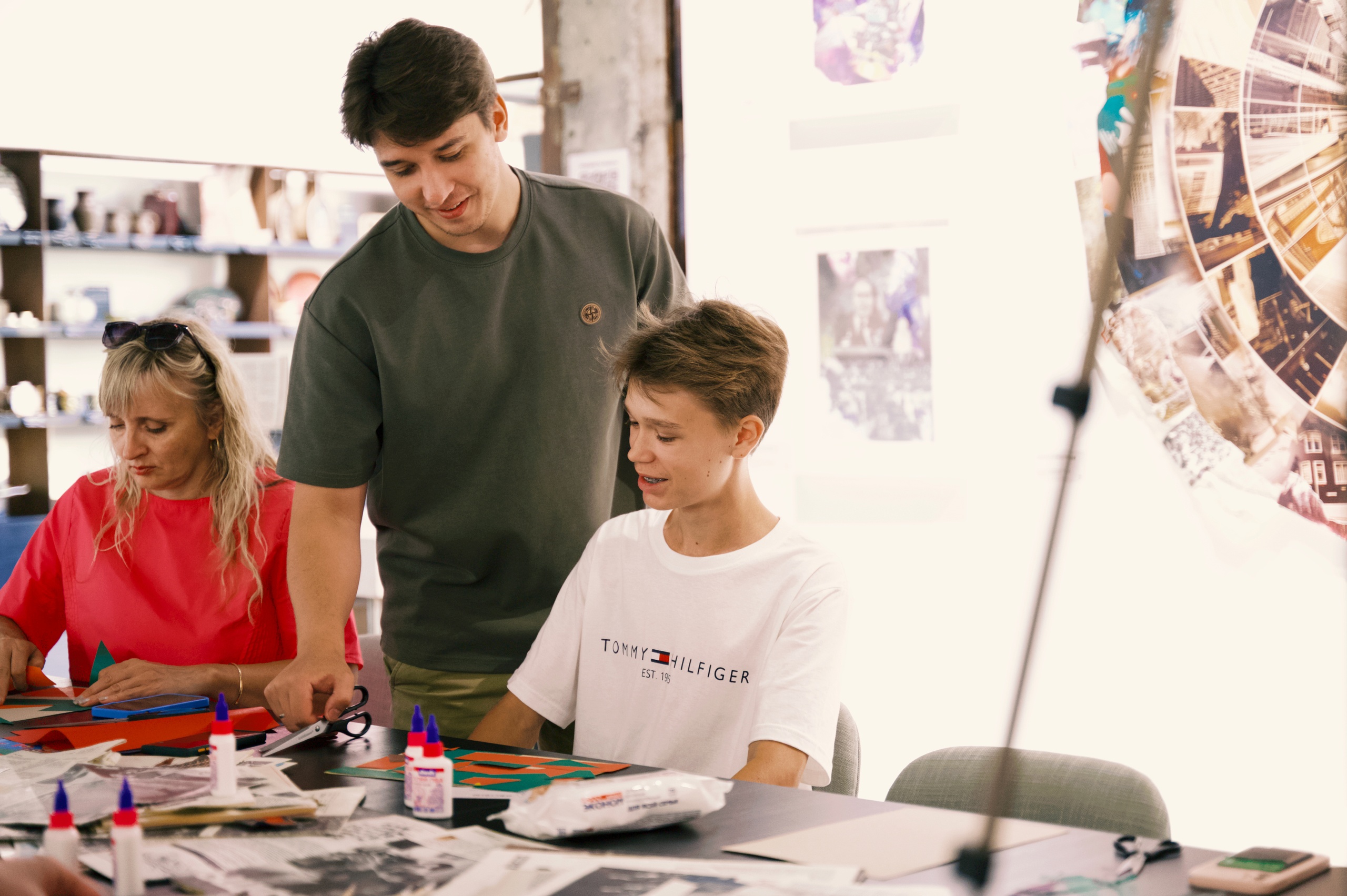 

Билеты на Коллаж радости: создаём историю из старых фото (В центре Мира)