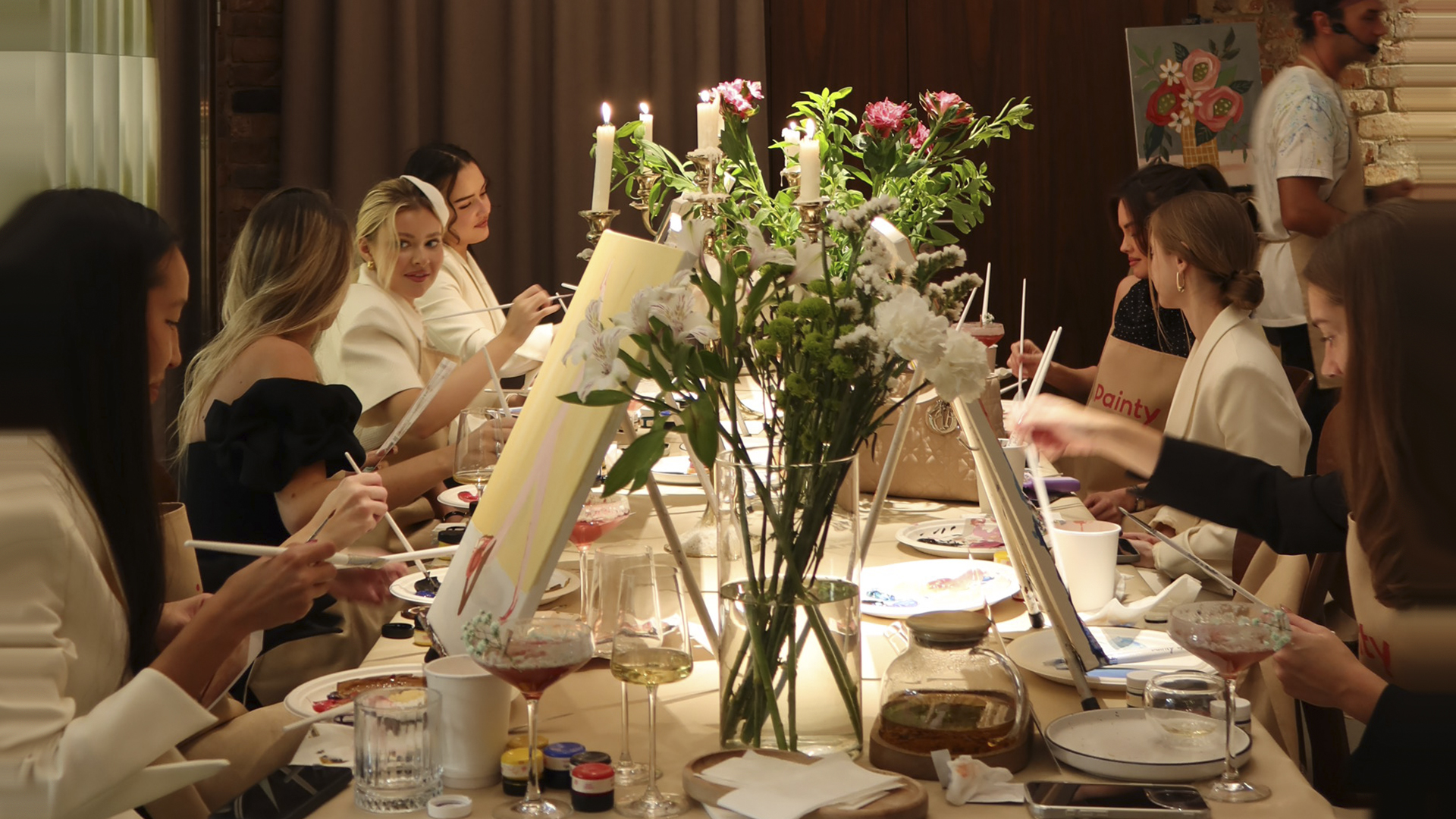 

Билеты на Арт-вечер Painty со свечами и игристым с видом на Театр им. Андрея Миронова (Painty)