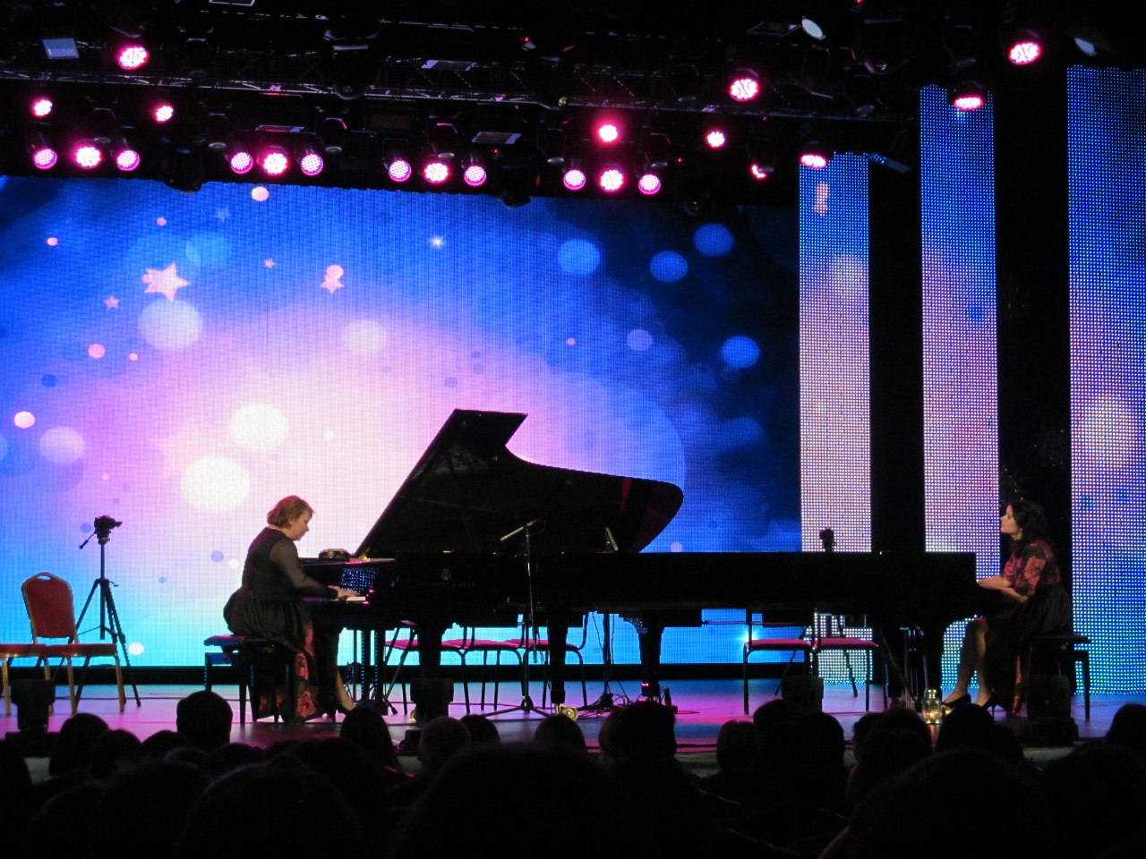 

Билеты на Ансамбль «Импровиз-рояль». Ave, Mozart! при свечах (Филармония)