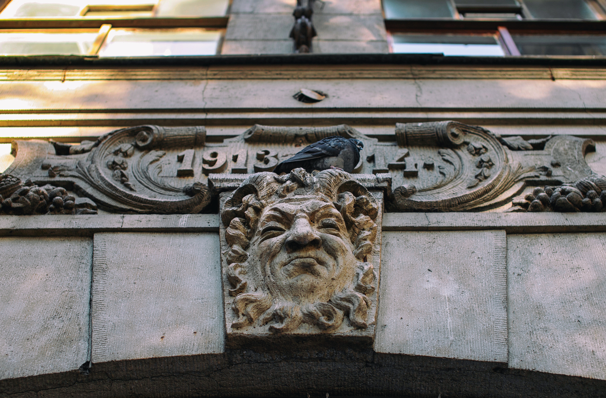 

Билеты на Архитектурные сюрпризы Петроградки в мини-группе (Каменноостровский проспект, 39)