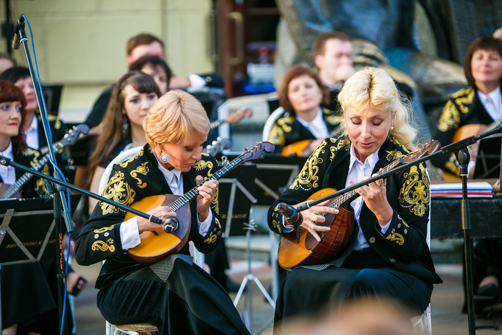 

Билеты на Главное, ребята, сердцем не стареть! Оркестр «Виртуозы Кубани» (Филармония им. Пономаренко)