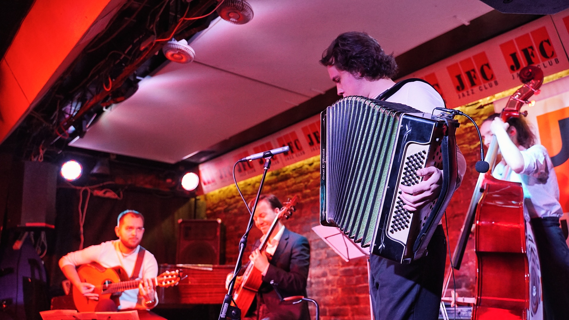 

Билеты на Истории любви (Свердловская филармония)