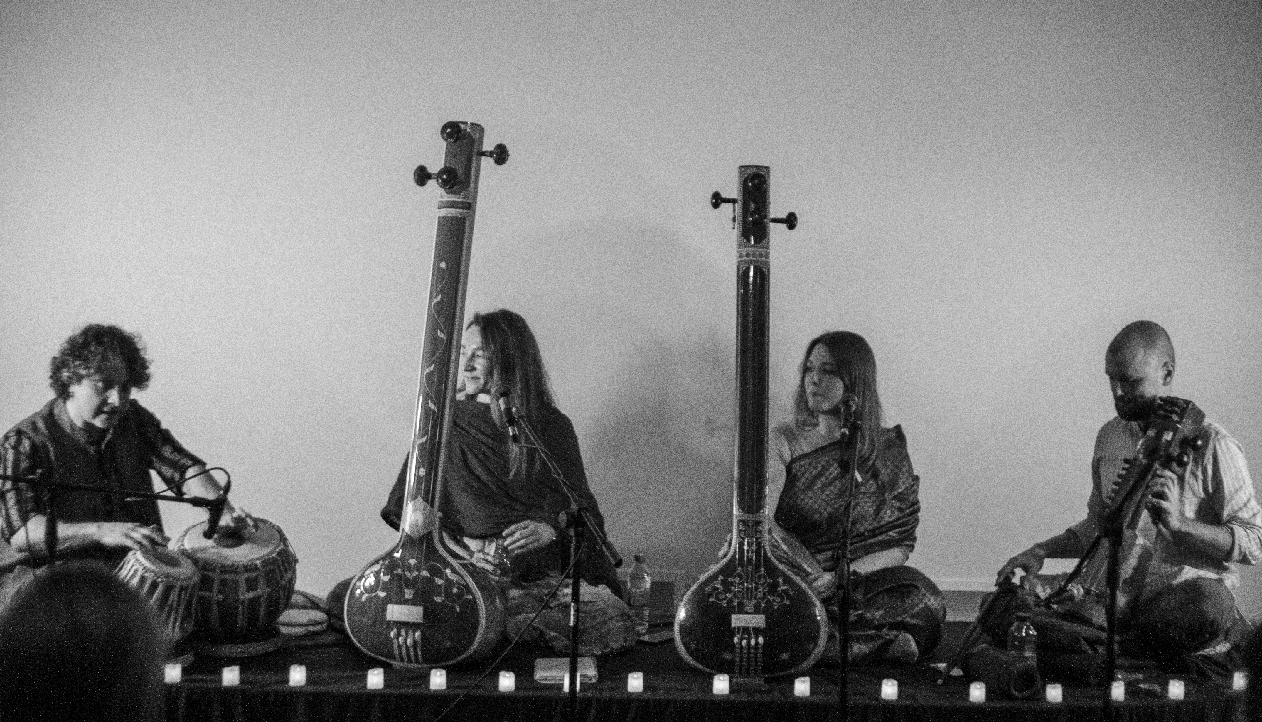 

Билеты на Магия индийской раги при свечах (Фабрика)