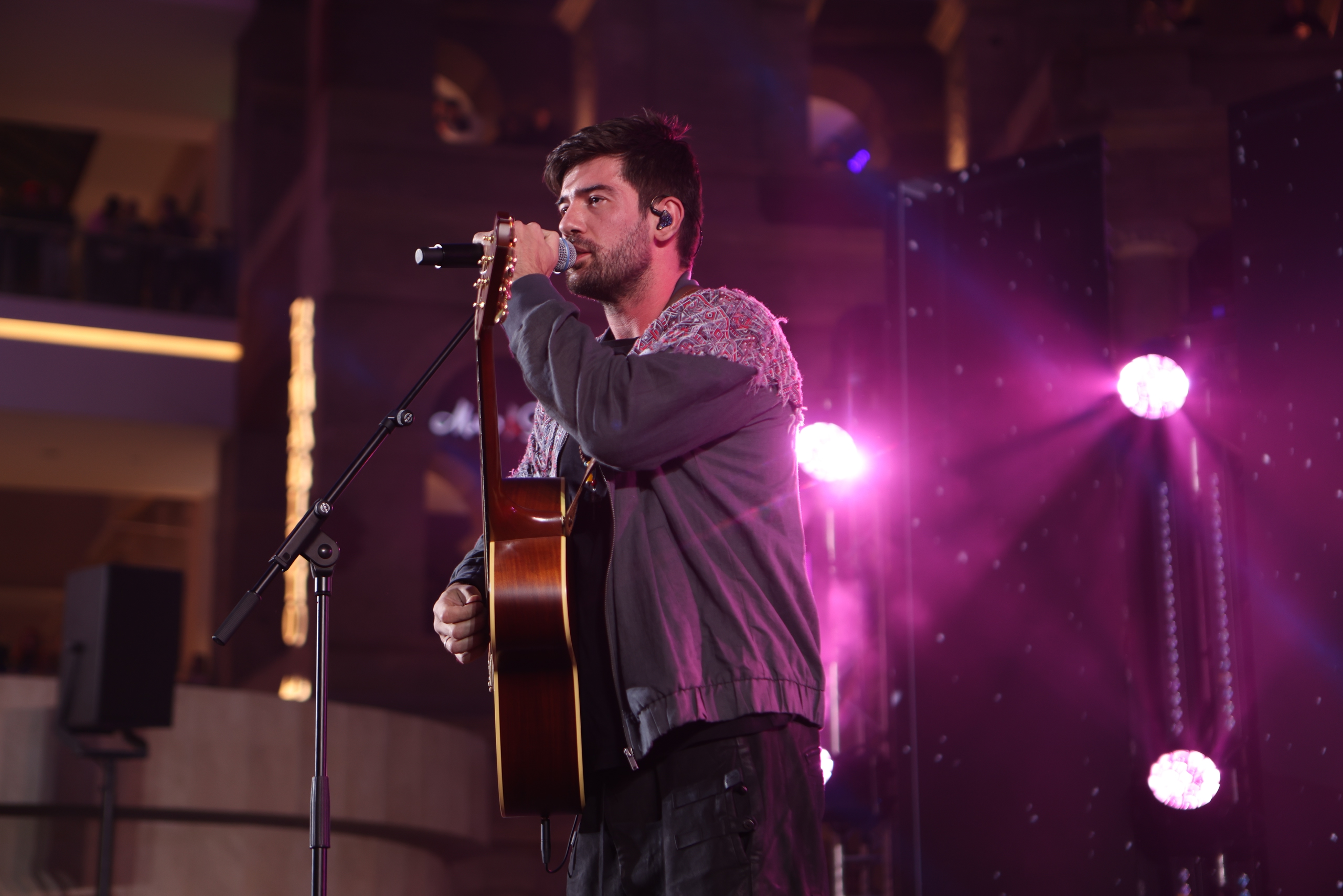 Афиша: Квартирник Антона Лаврентьева в Санкте-Петербург 8 апреля 2026