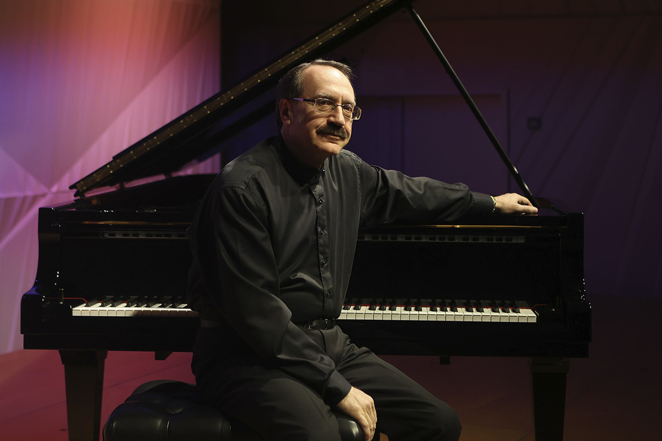 

Билеты на Вечера джаза с Даниилом Крамером. Валторна дает джаза (Филармония. Концертный зал)