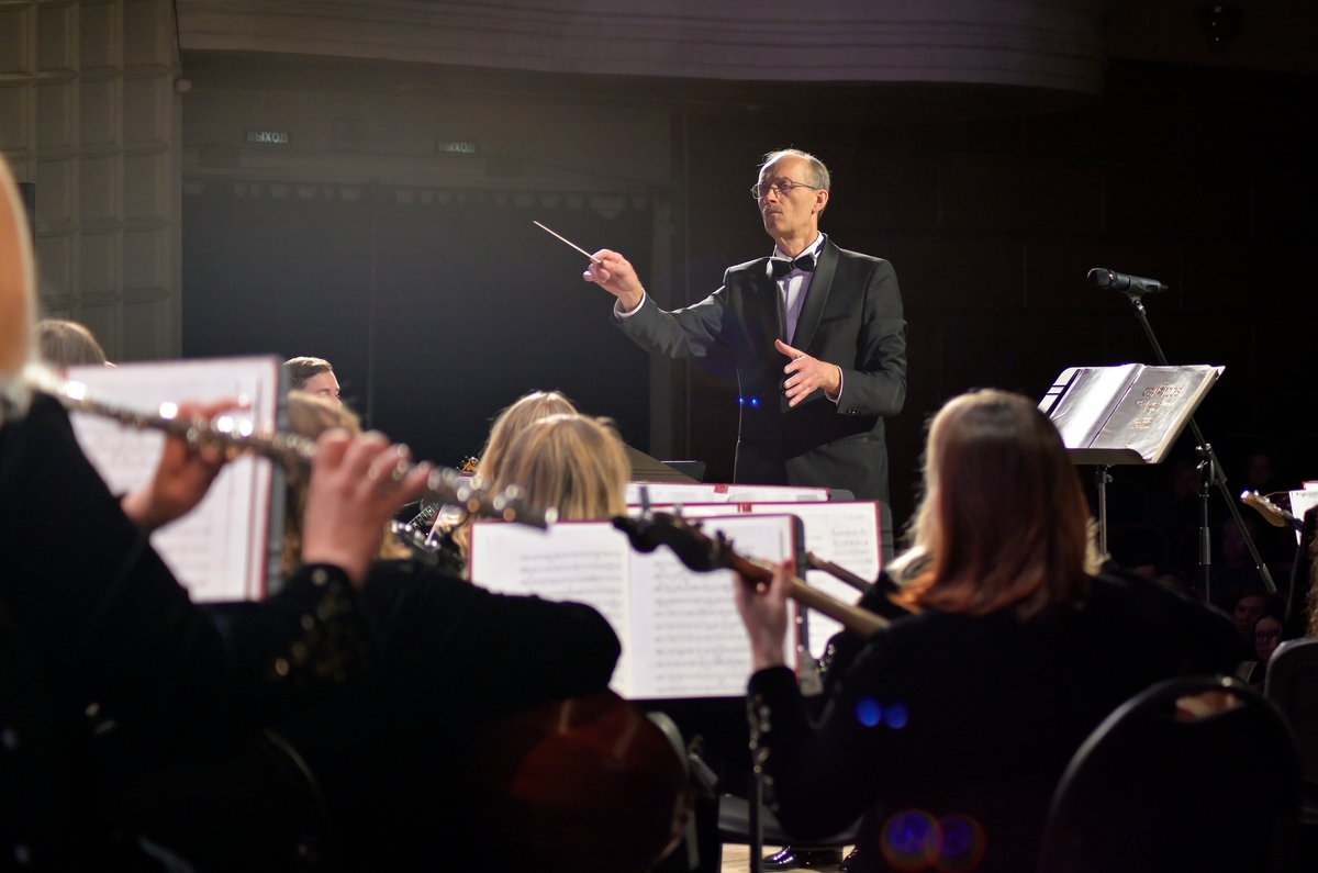 

Билеты на Служу России! (Вятская филармония)