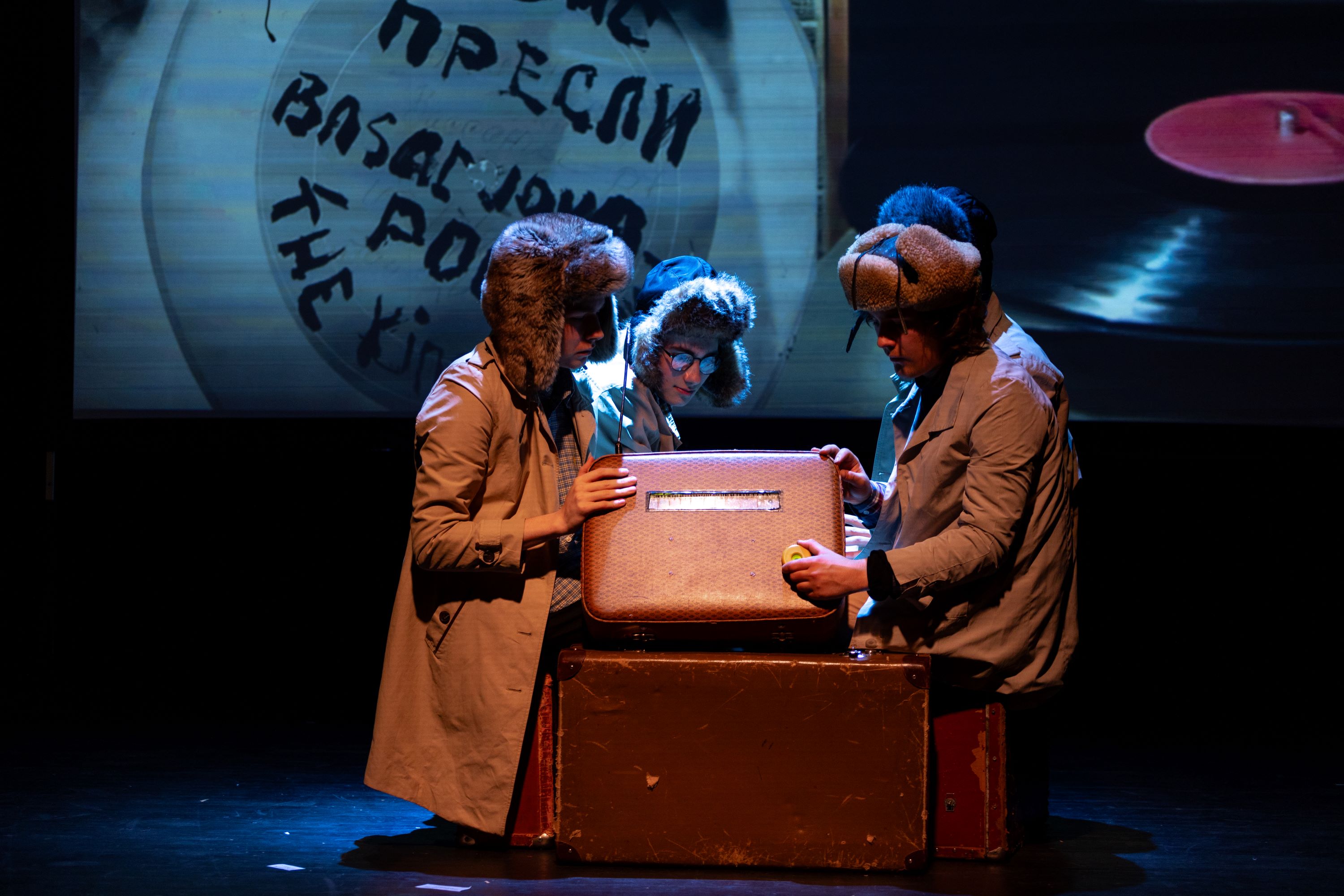 

Билеты на 15 старых чемоданов и одна страна (Новая сцена Александринского театра)