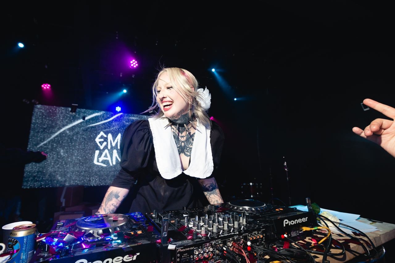 

Билеты на Emoland: Daria May Cry (Сердце)