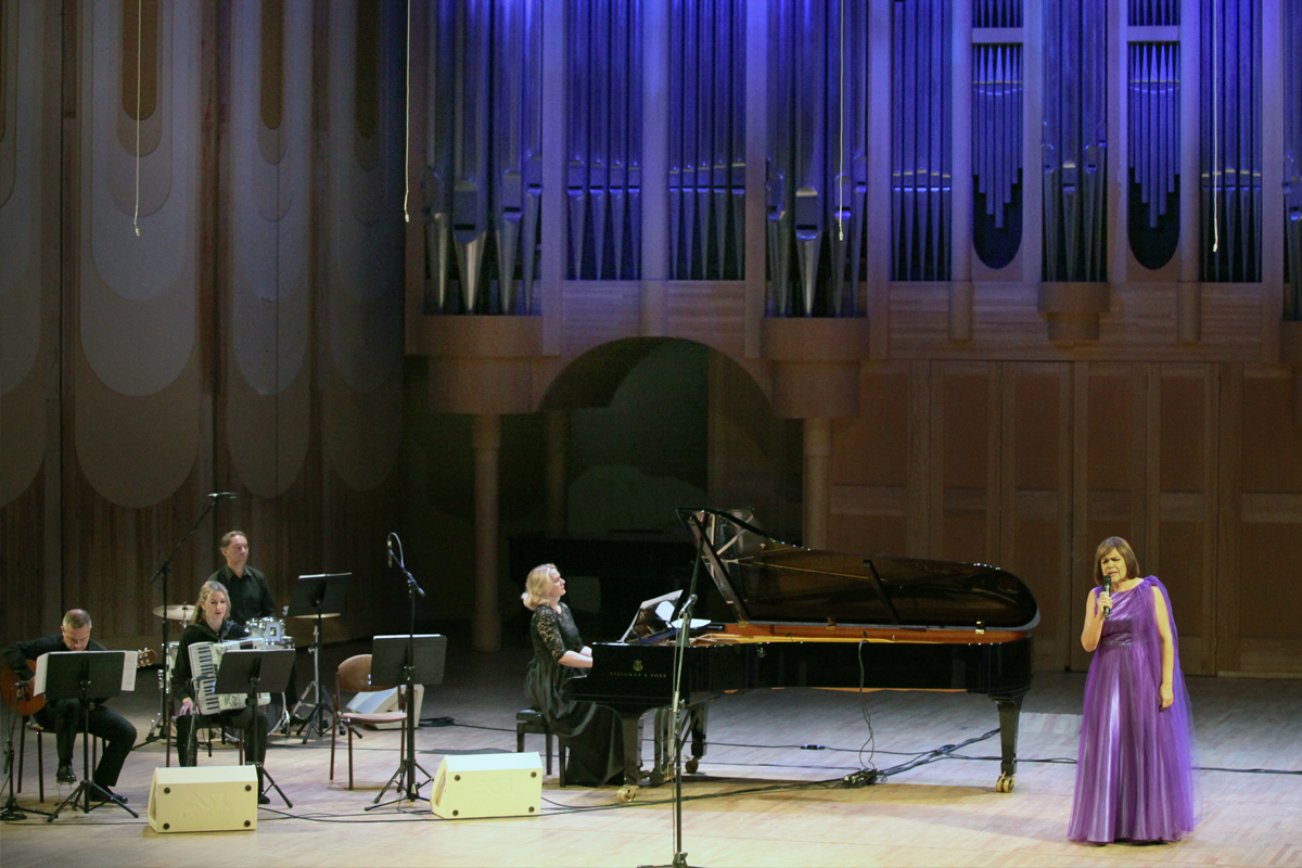 

Билеты на Быть женщиной (Филармония)