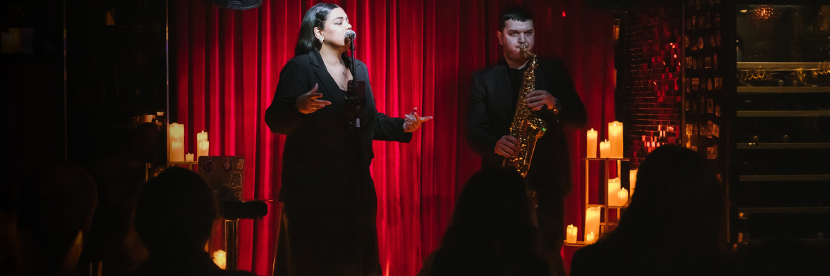 Стендап и музыка при свечах