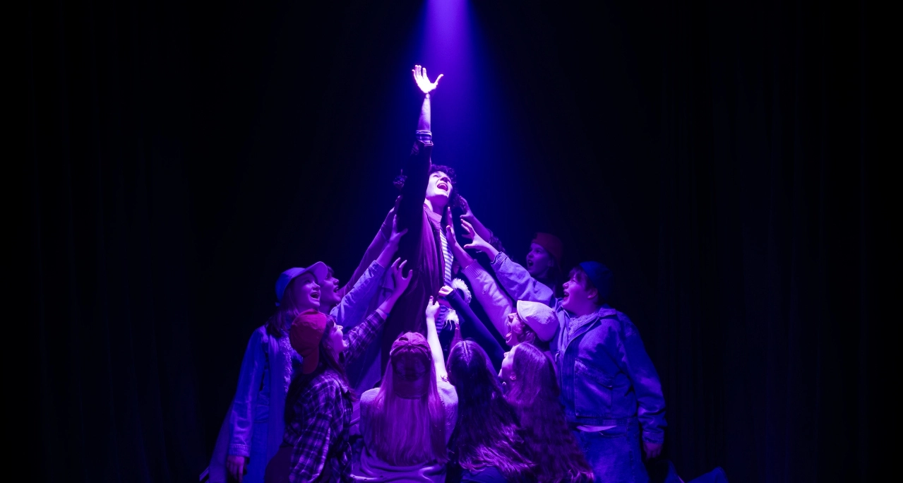 Афиша: Фиолетовое сияние в Красноярске 10 апреля 2026