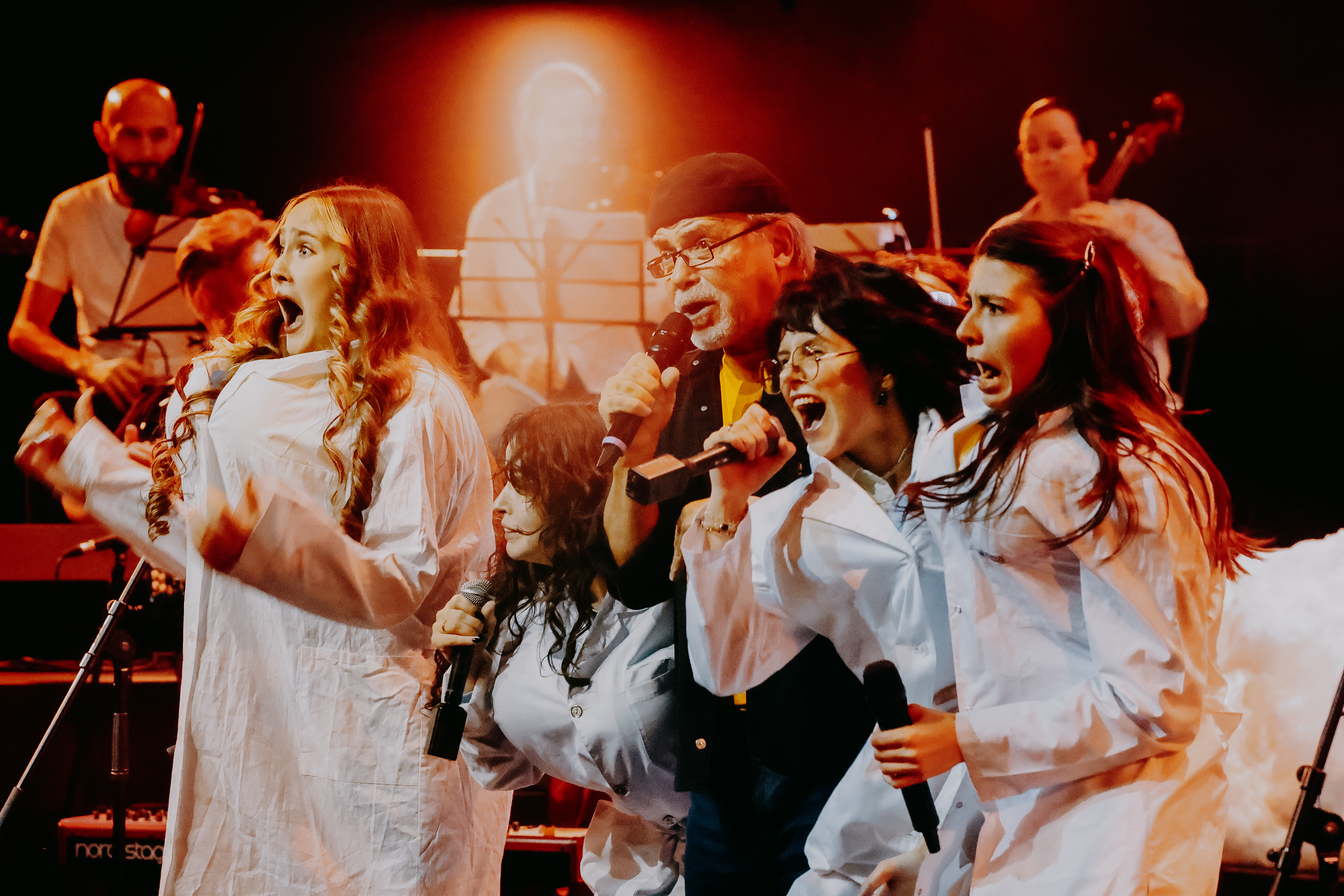 

Билеты на Мы летим в Новый год. Песни из «Летающих зверей» и «Смешариков» (Новая сцена Александринского театра)