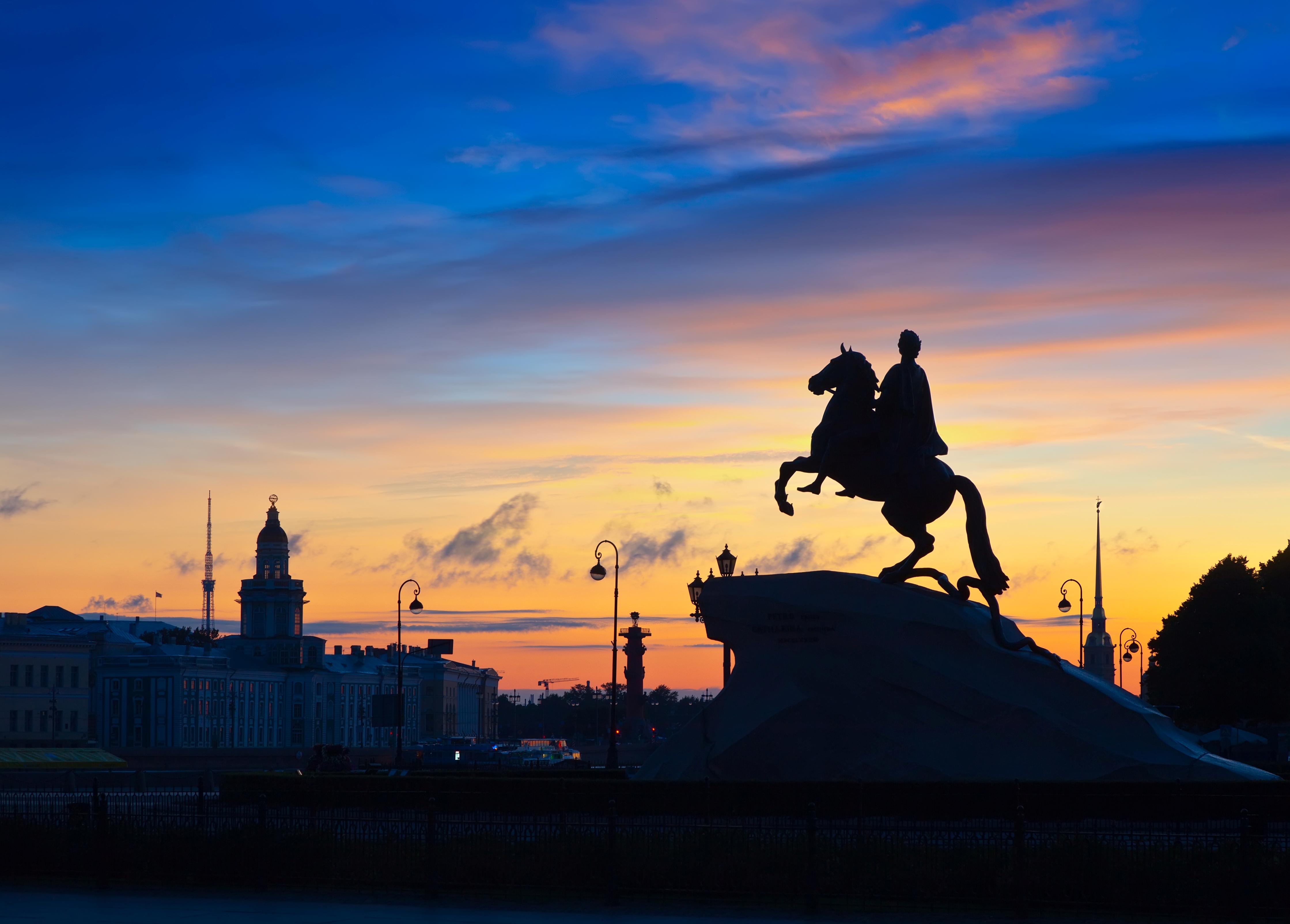 

Билеты на Вечерняя экскурсия по Петербургу (Станция метро «Гостиный двор»)