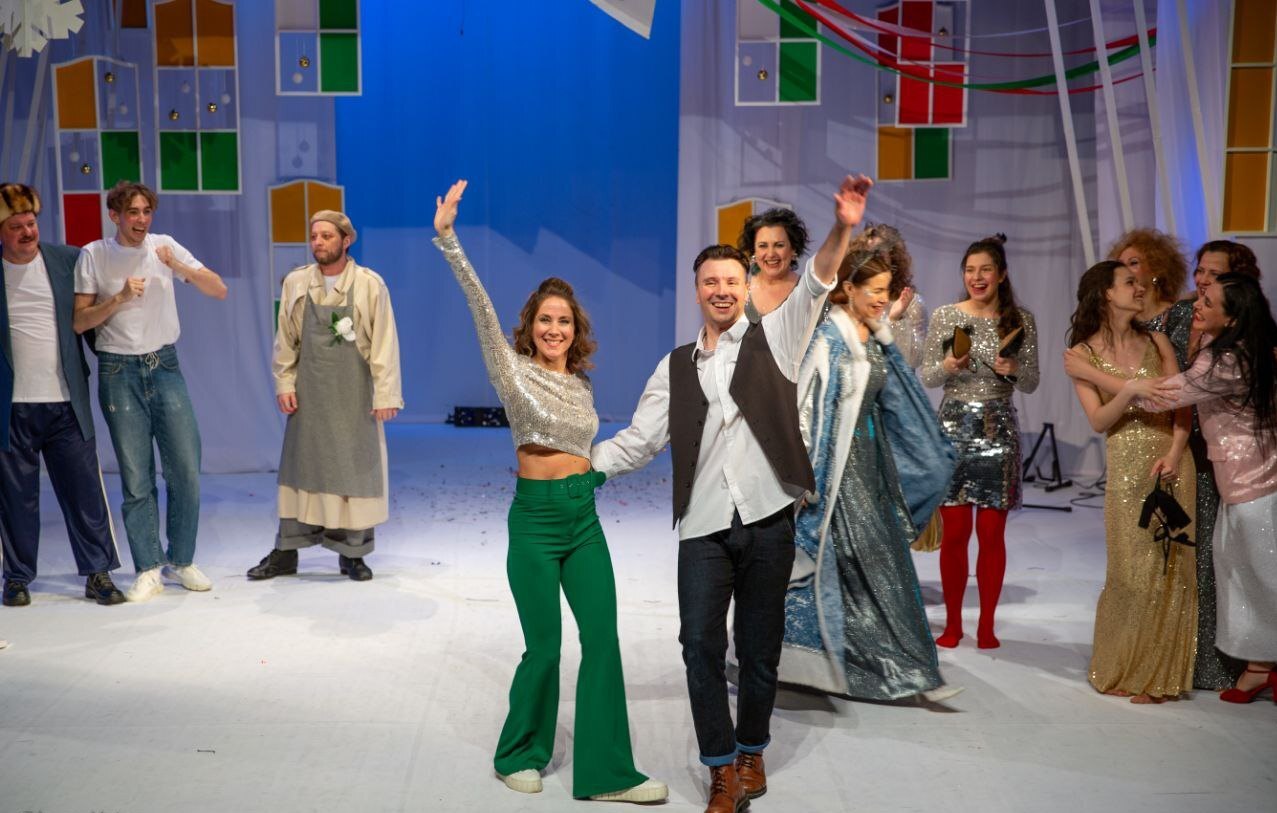 

Билеты на Новогодний серпантин. На том же месте, в тот же час… (Городской драматический театр)